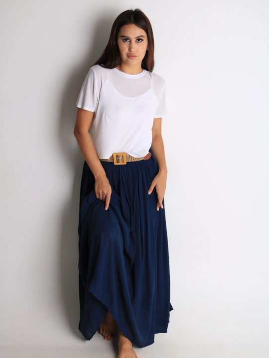 Ayollar yubkasi universal o‘lchamda L–XL, kundalik
