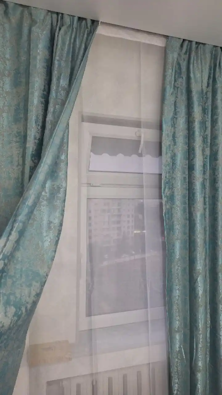 Parda tasmali tyul, oq, matlovchi