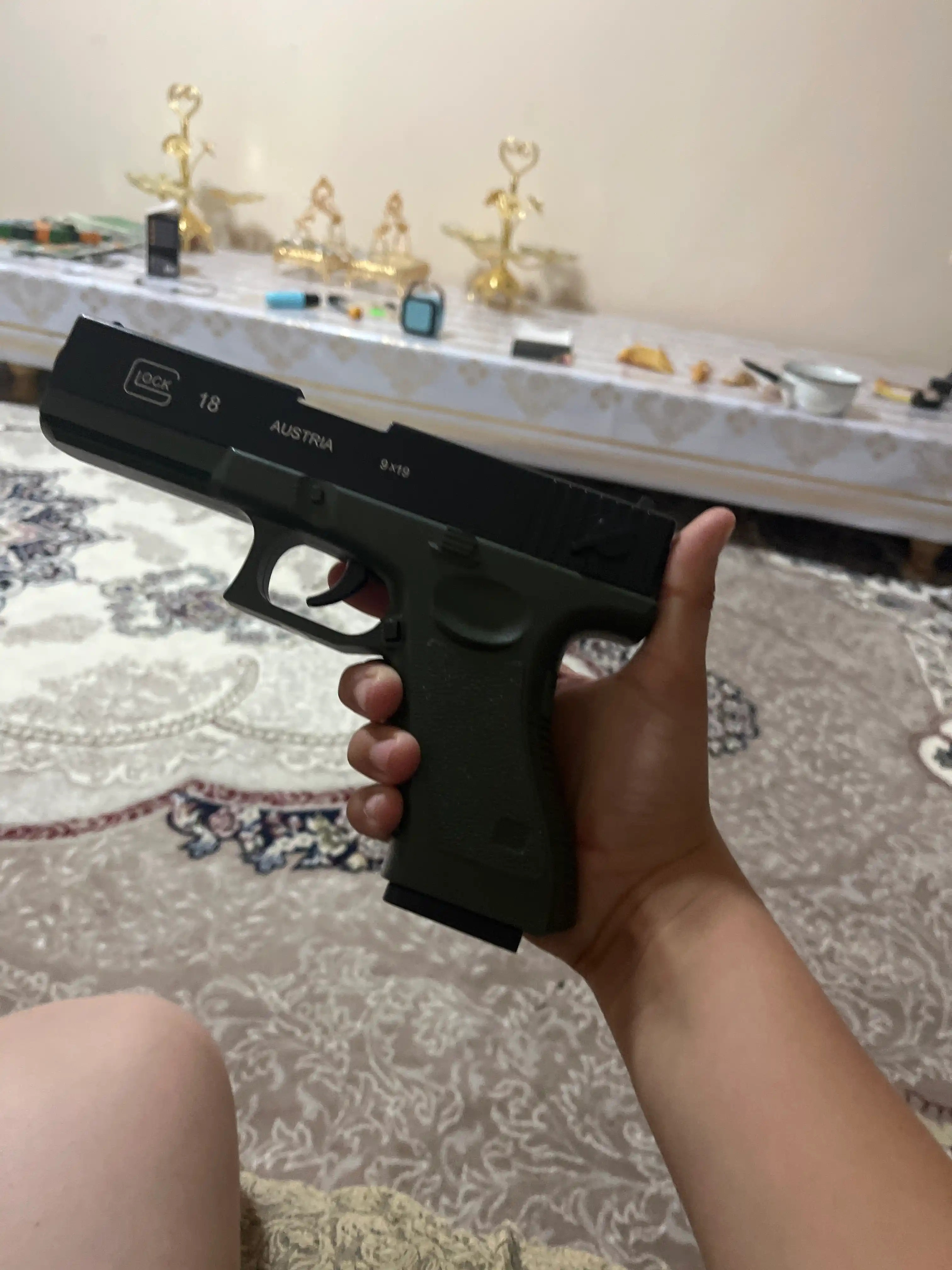 Игрушечный пистолет Glock 18