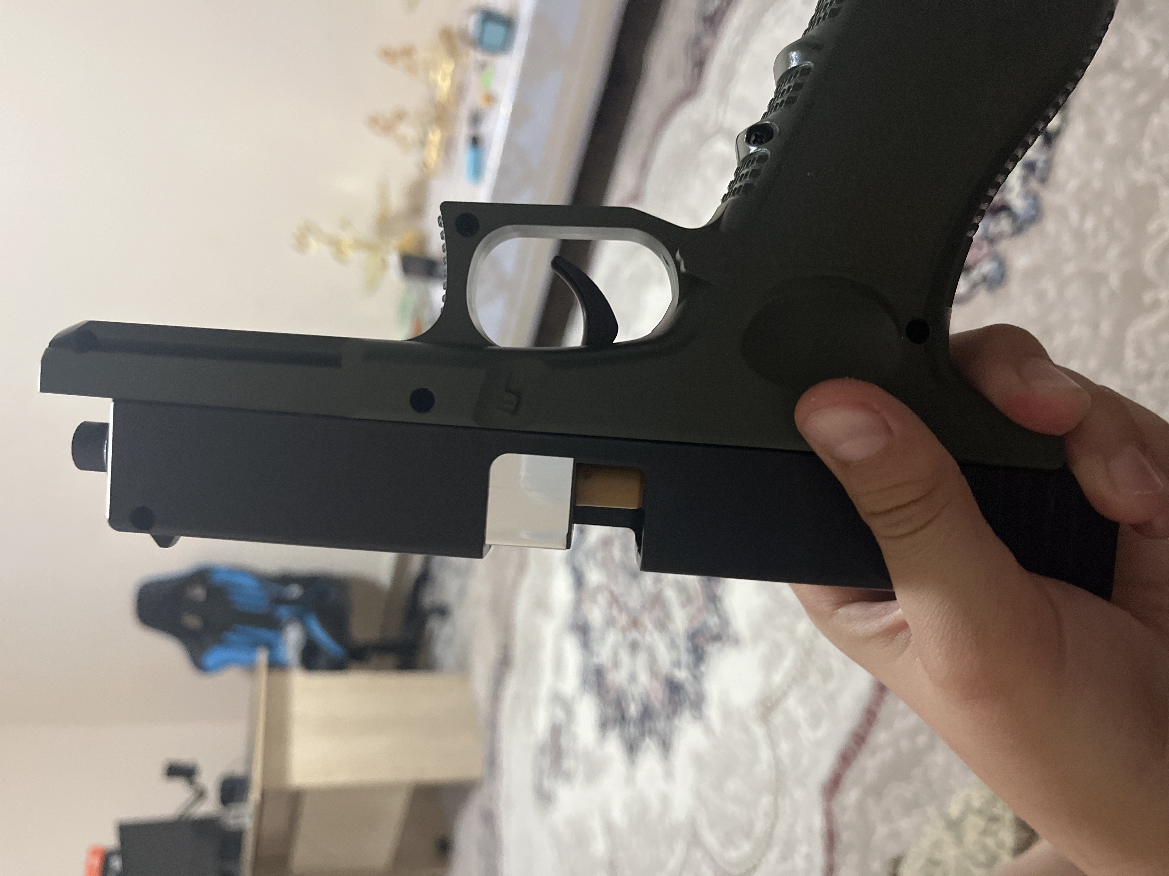Игрушечный пистолет Glock 18