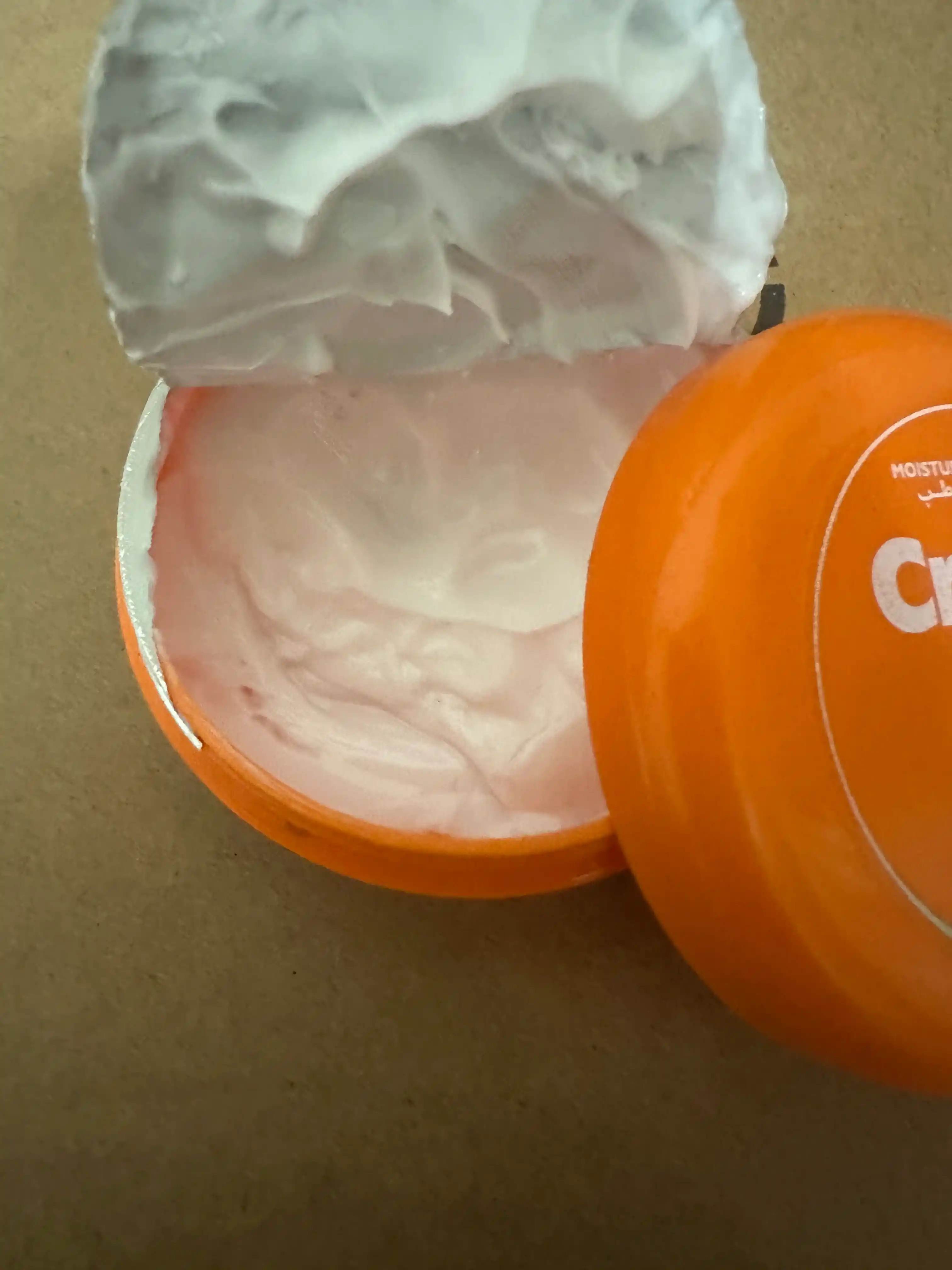 Creme 21 namlovchi krem E va B5 vitamini bilan, yuz, qo'l, tana, barcha teri uchun