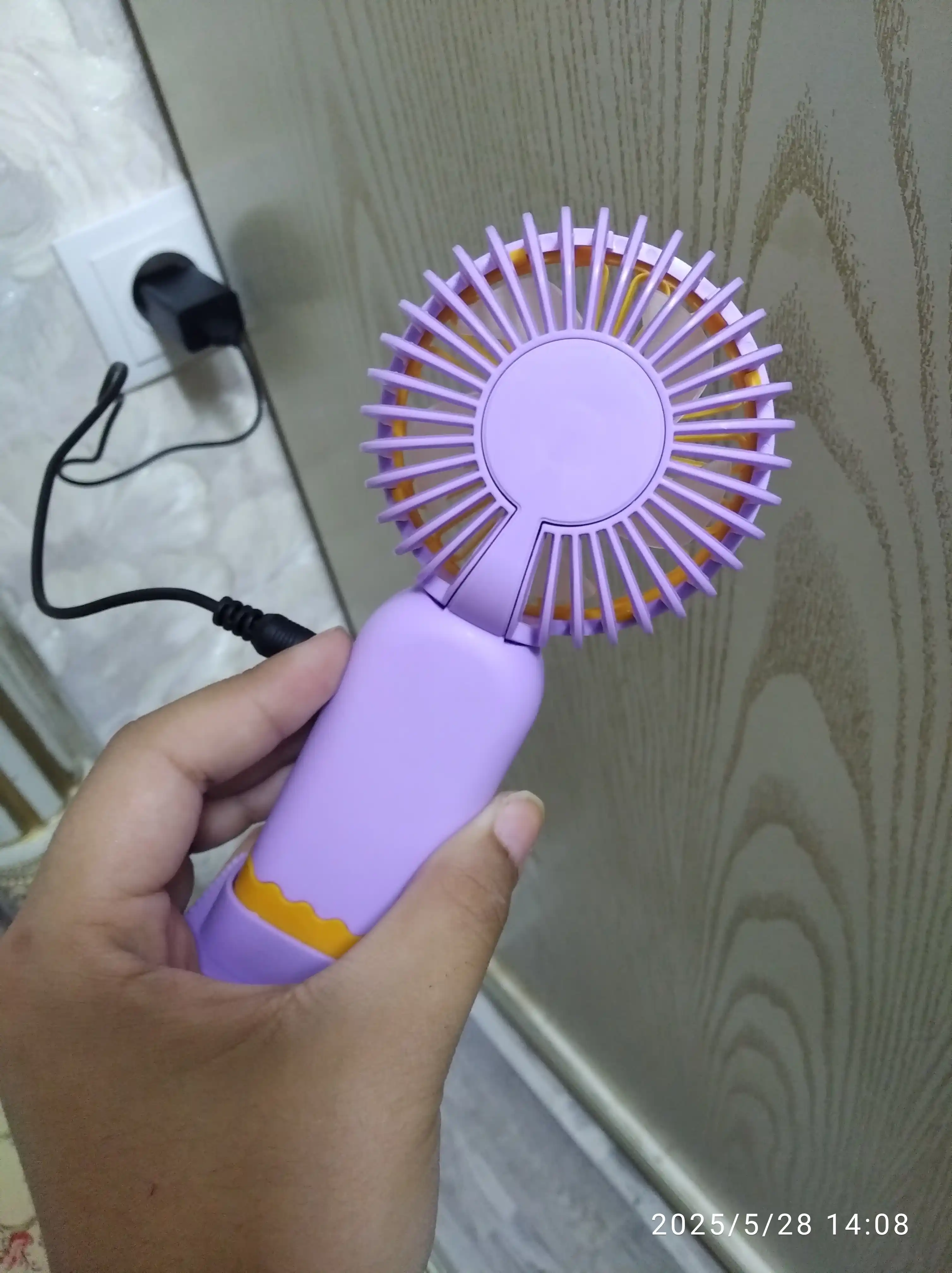 Portativ mini-ventilyator USB zaryadlash bilan