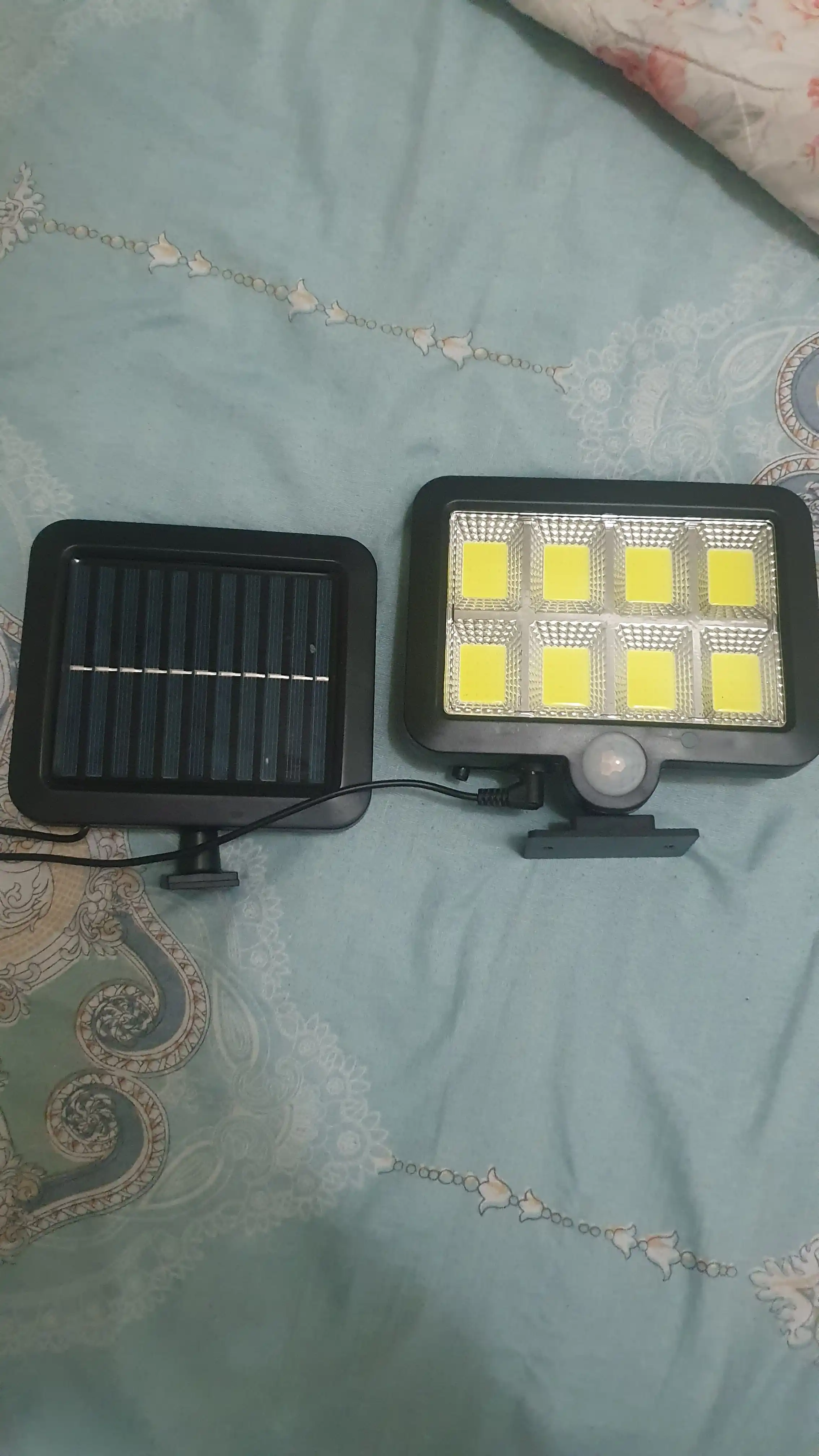 Quyosh energiyasida ishlovchi LED proyektori “SolarGuard 160”, 30 W