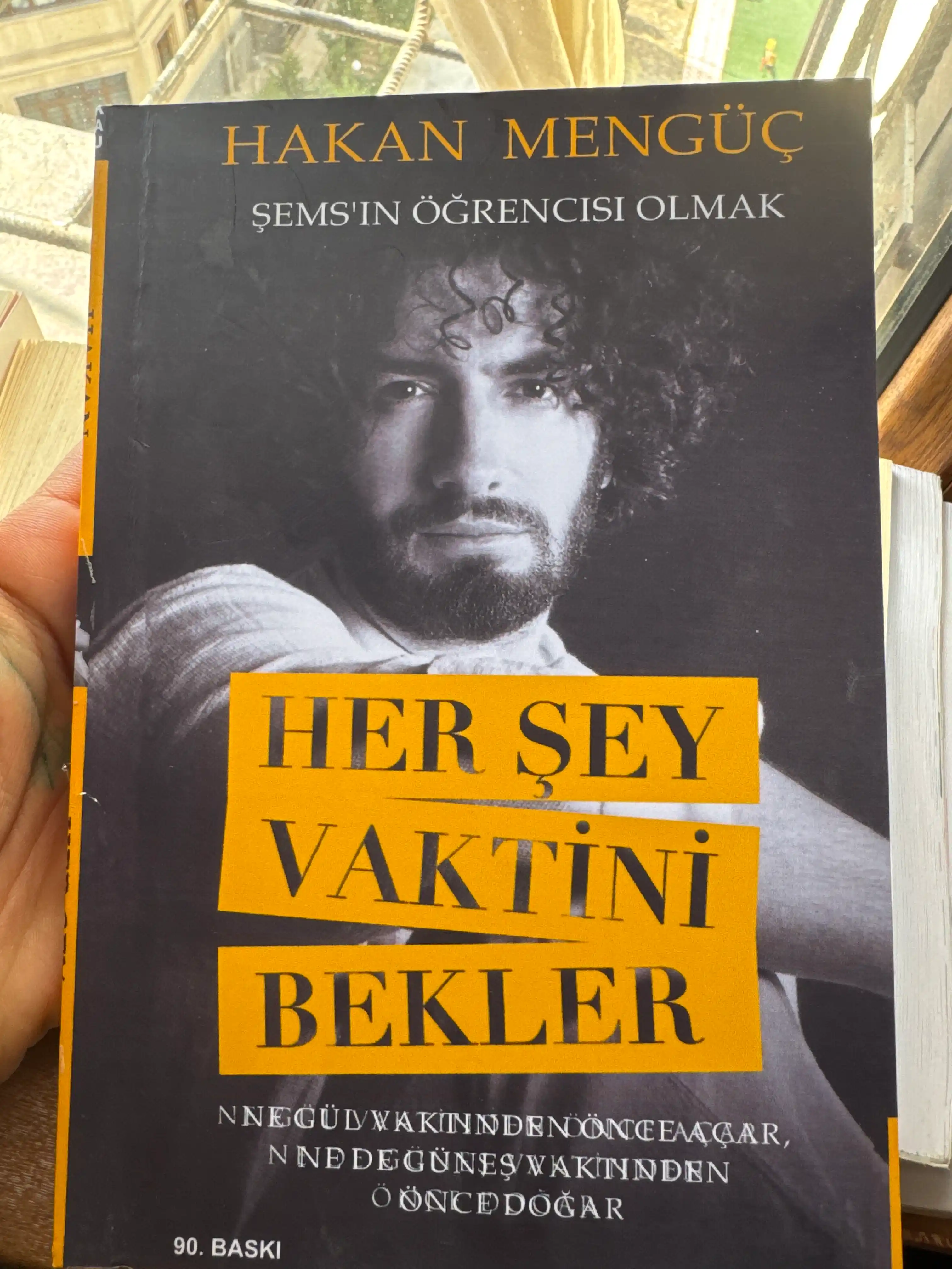 Her Sey Vaktini Bekler - Hakan Menguc