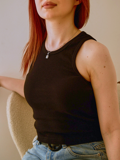 Porno suratlarda Tyra Banks Mashinada külotsiz surat