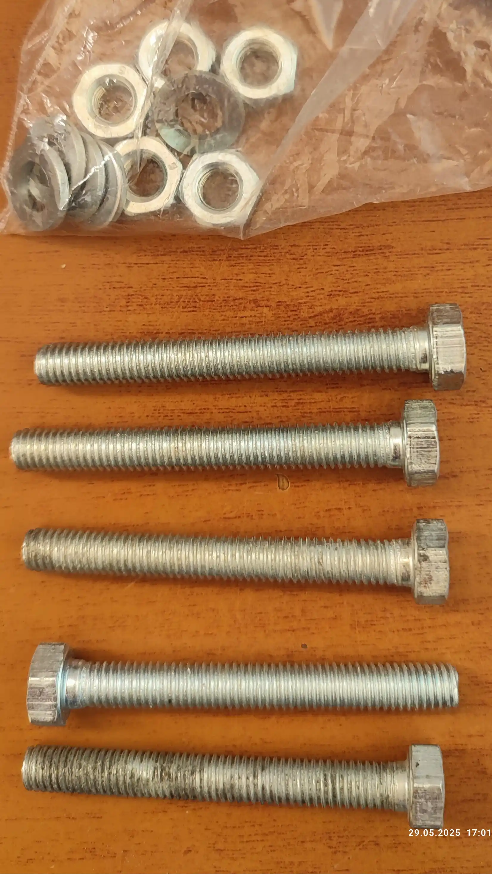 Sinklangan bolt, GOST, yong'oq va yuvish bilan, diametri 6 mm, 5 dona