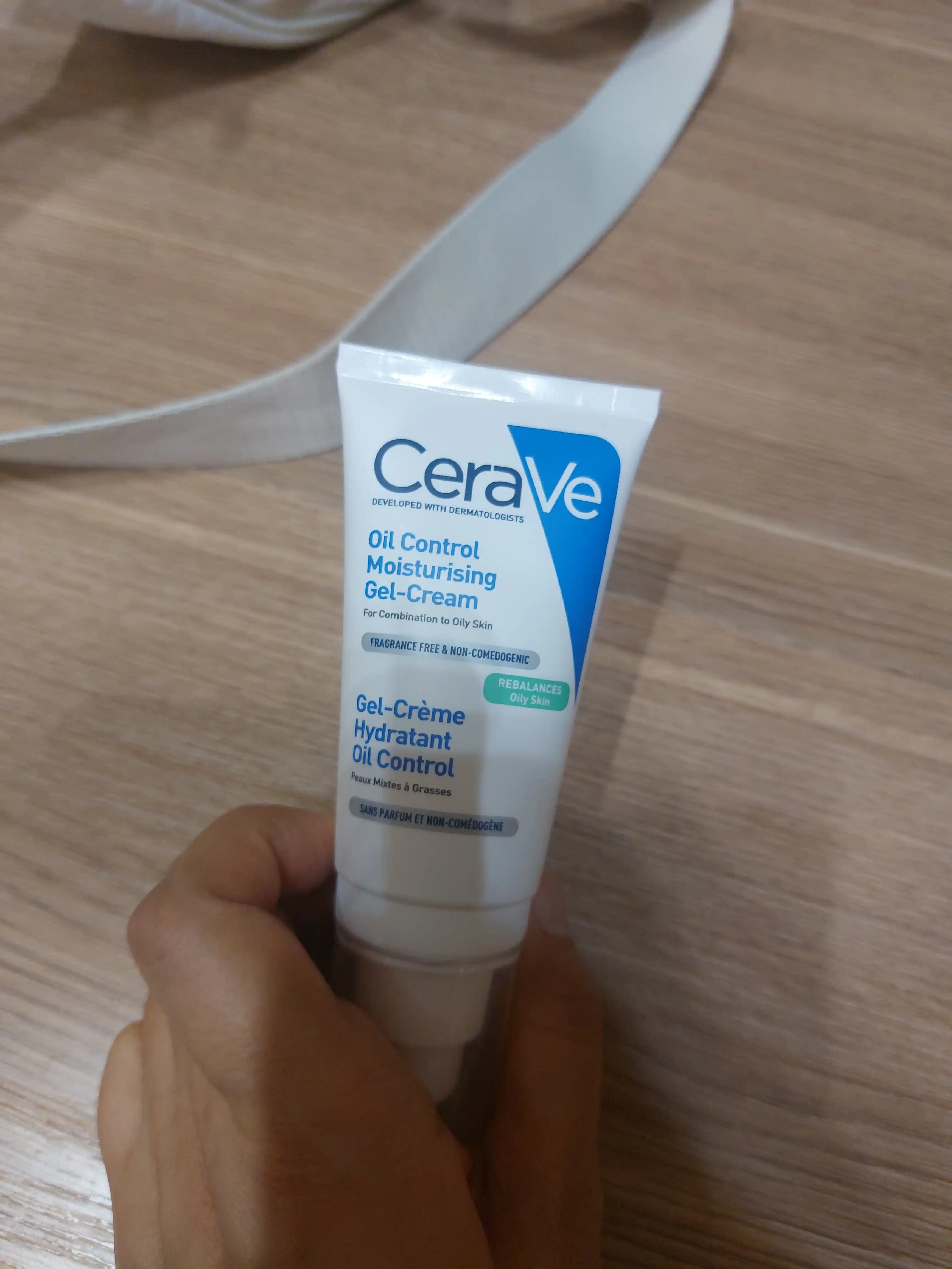 Yog‘li va aralash yuz terisi uchun namlantiruvchi CERAVE gel-kremi, 52 ml