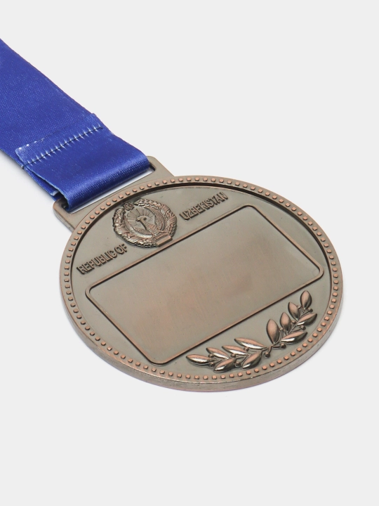 Sovrin medali, lentadagi metall, 1-oʻrin oltin, 2-oʻrin kumush, 3-oʻrin bronza