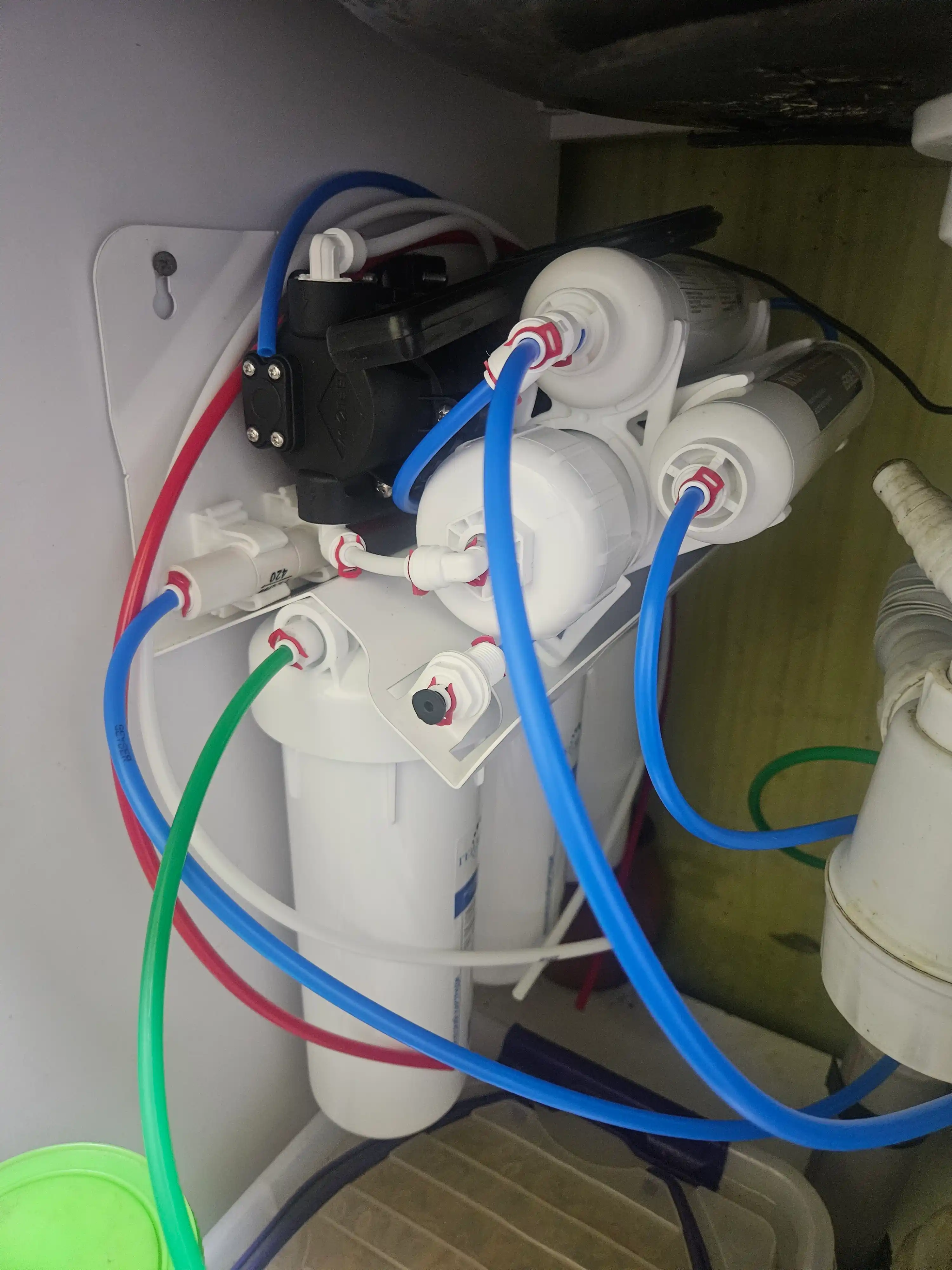 Teskari osmos Geyzer Allegro PM, kuniga 200 litr, motor va mineralizator, 12 litrli bak
