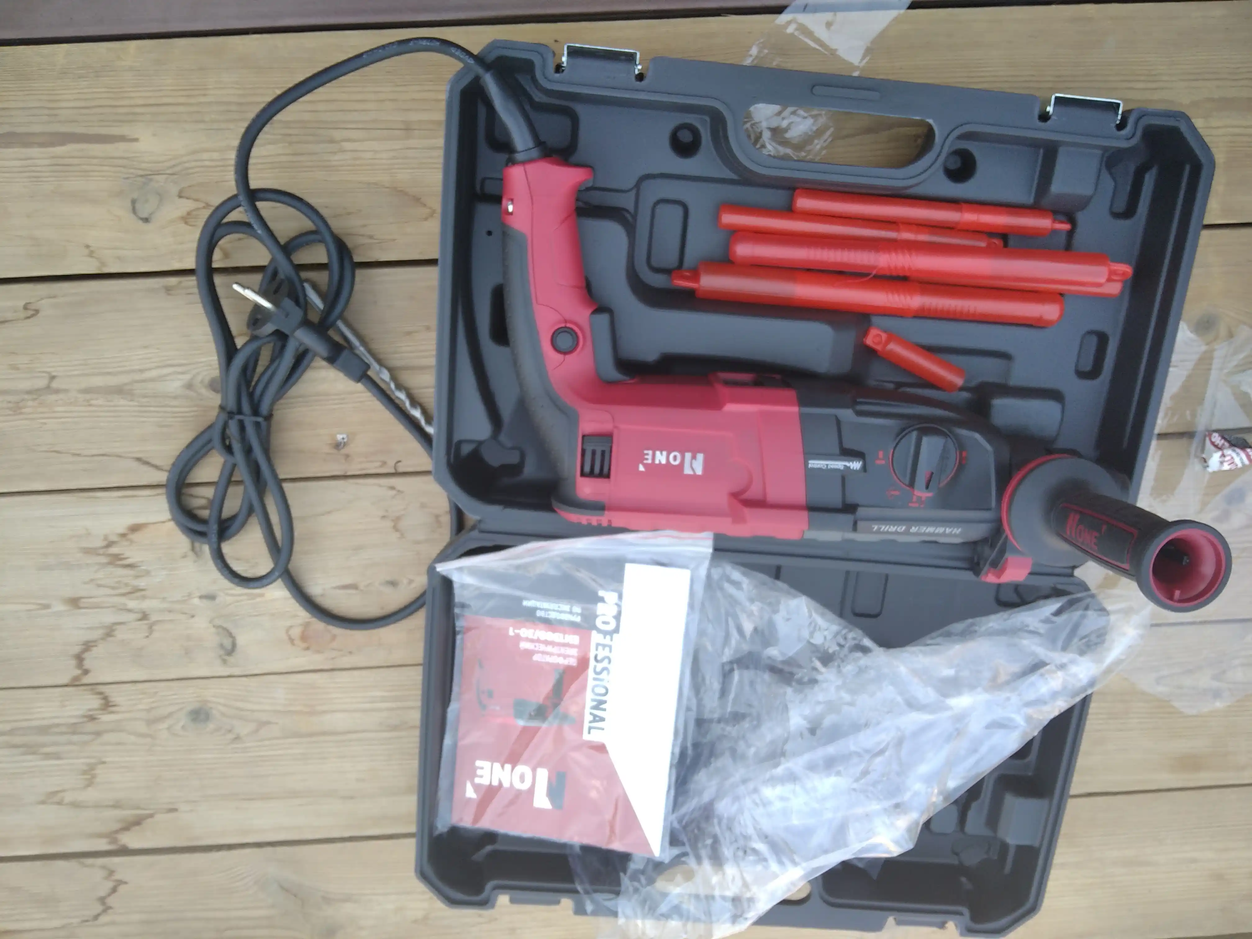 Perforator NUMBER ONE EH1300/30-1, 3-rejim, 3,2 Dj, 1300 Vt, 4600 ud/min, SDS+, keys