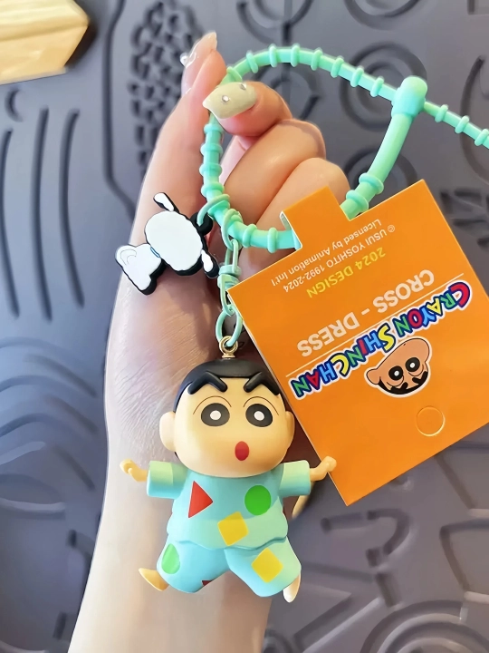 Pijamadagi Shin-chan kalit jipsi, 6 sm o‘lchamda