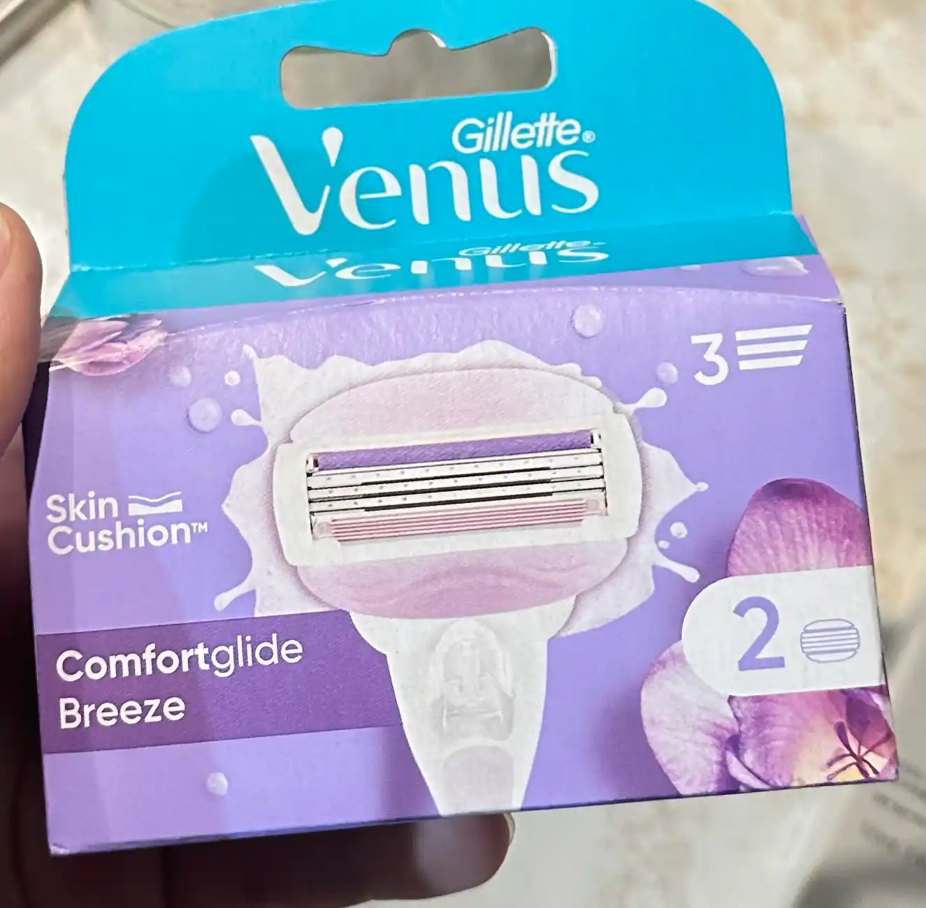 Сменные кассеты для бритвы Venus Breeze (cо встроенными полосками с гелем для бритья), 2 шт.