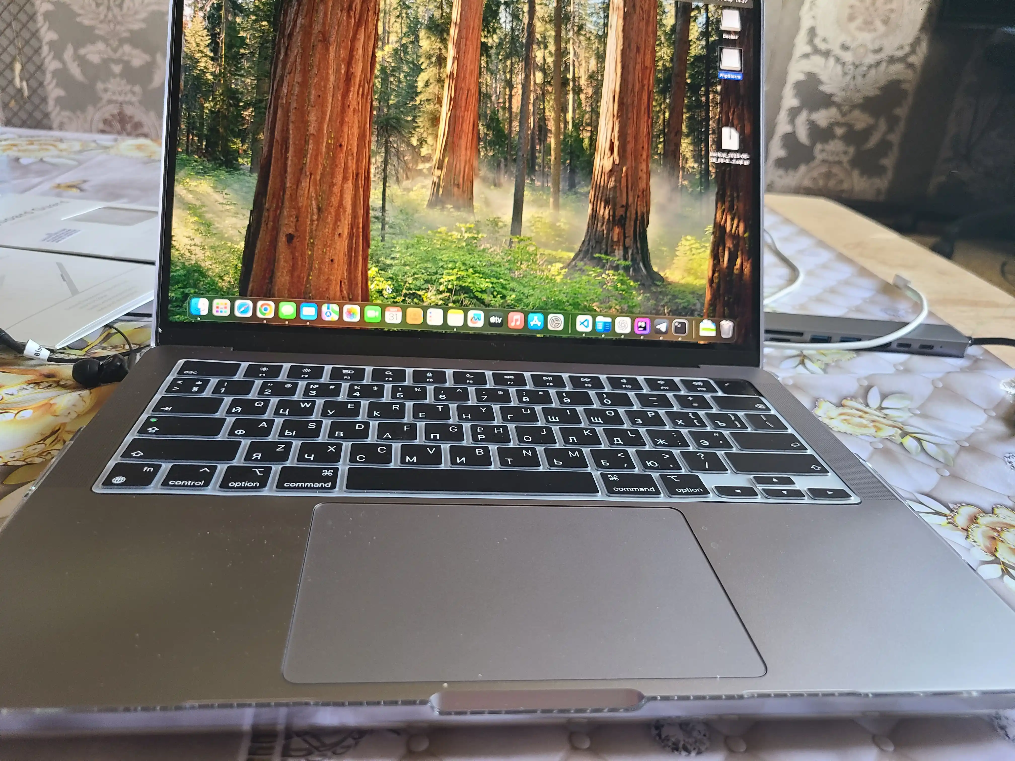 Chexol MacBook Pro 14/16/ Air 15.3/13.6,"M3, M2, M1, Max, Rus/Ingliz klaviatura stikerlari