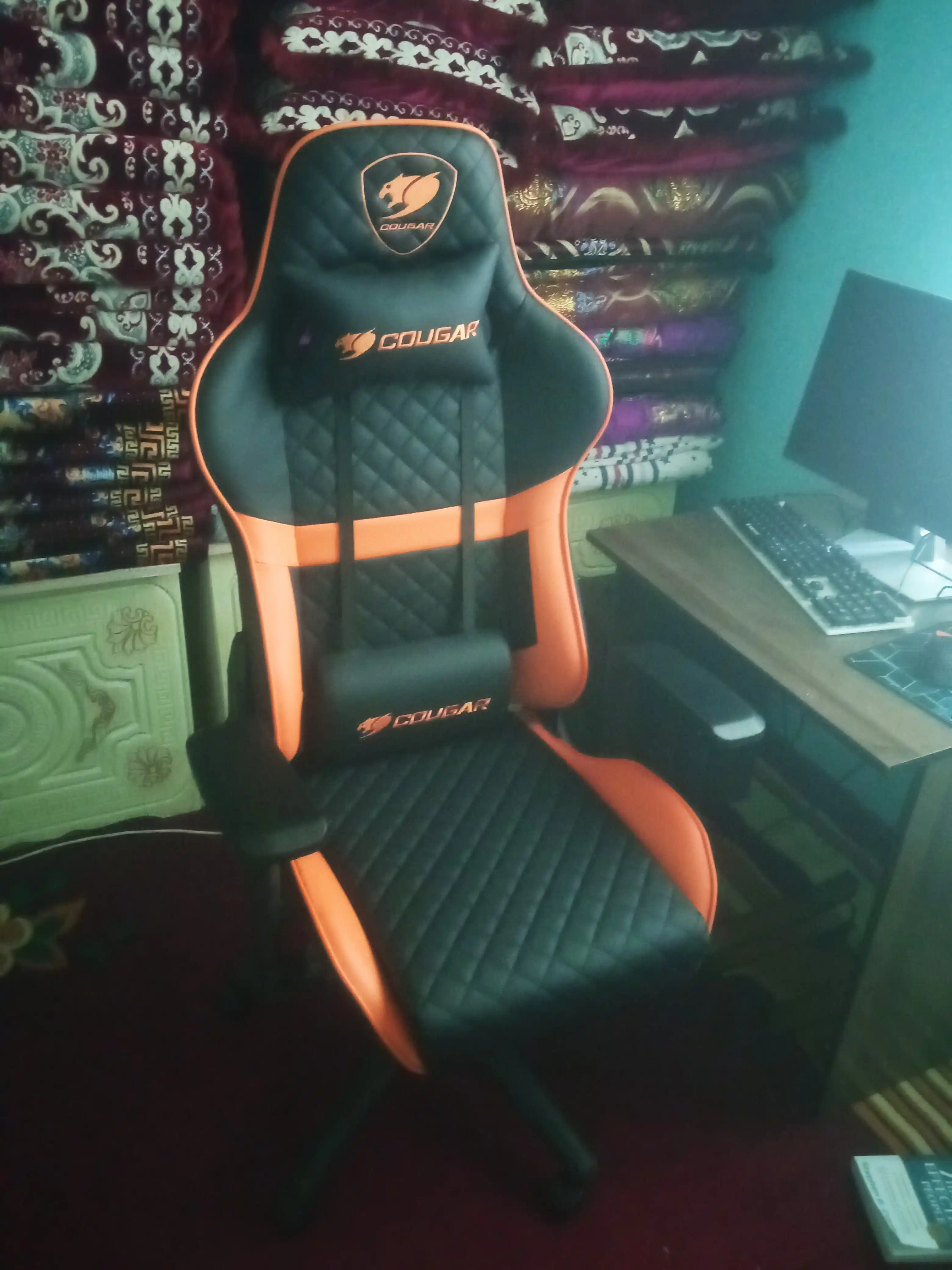 Игровое кресло Cougar Armor ONE, облегающий дизайн, с высокой спинкой