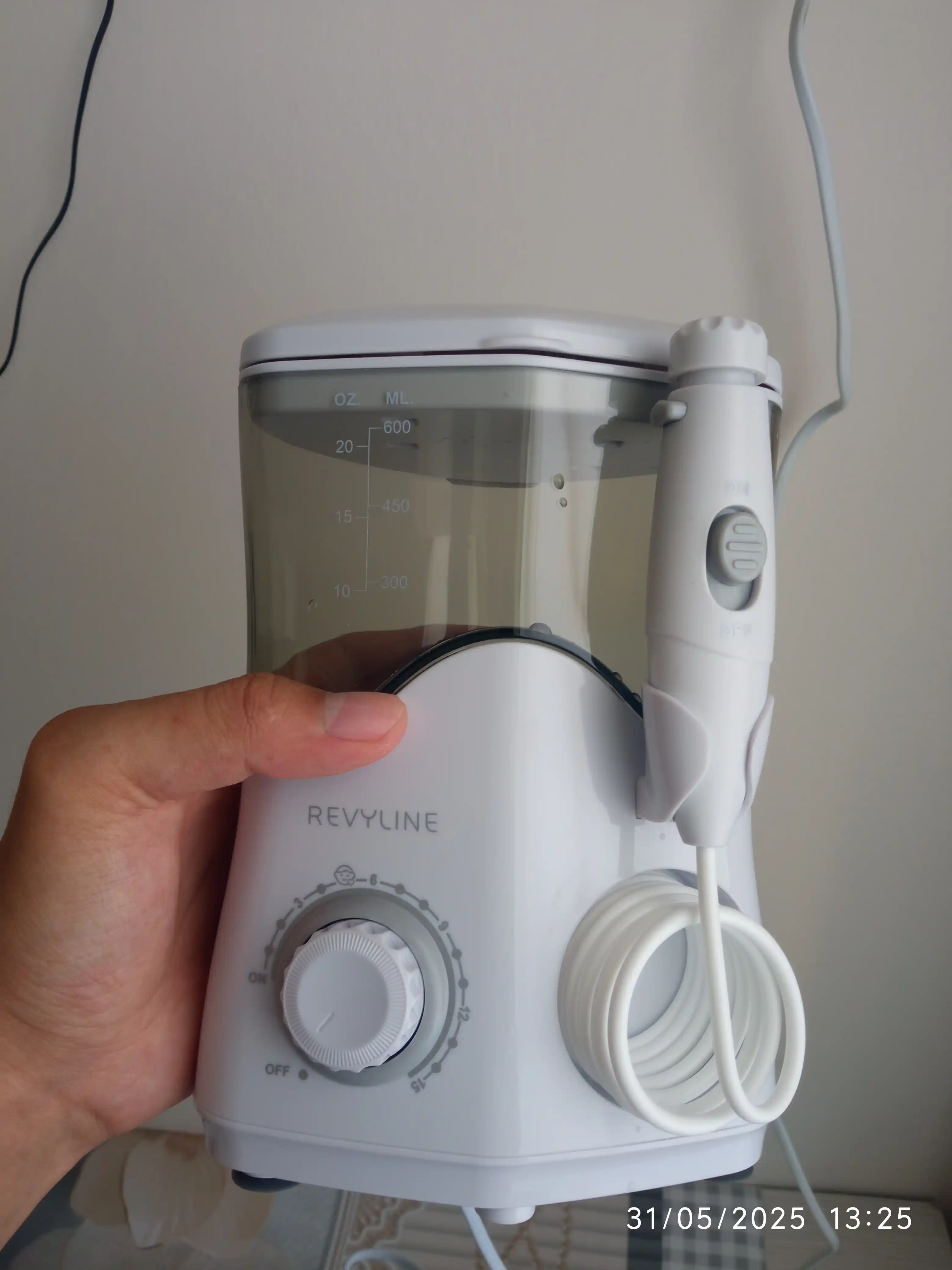 Statsionar irrigator Revyline RL 100 og‘iz bo‘shlig‘i uchun 600 ml 10 rejim