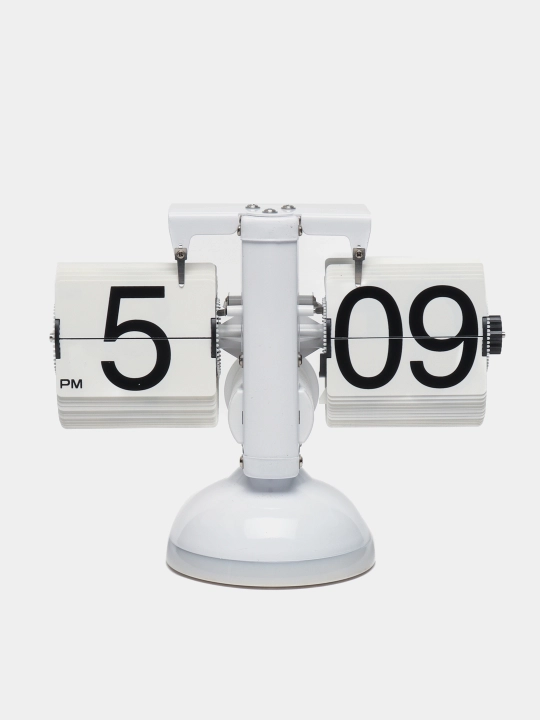 Flip Clock stol soati — har qanday interyerni bezaydigan zamonaviy klassika