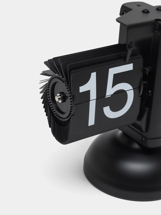 Flip Clock stol soati — har qanday interyerni bezaydigan zamonaviy klassika