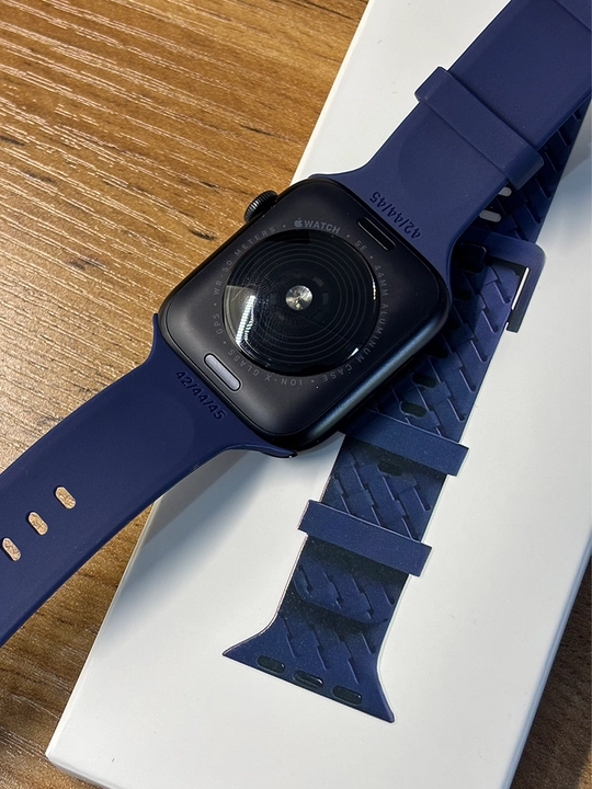 Universal silikon remeshok Apple Watch 42/44/45/49 mm uchun