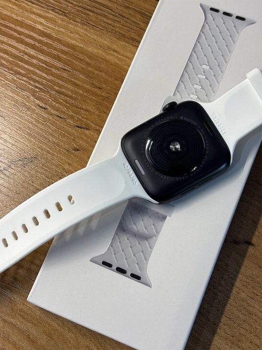 Universal silikon remeshok Apple Watch 42/44/45/49 mm uchun
