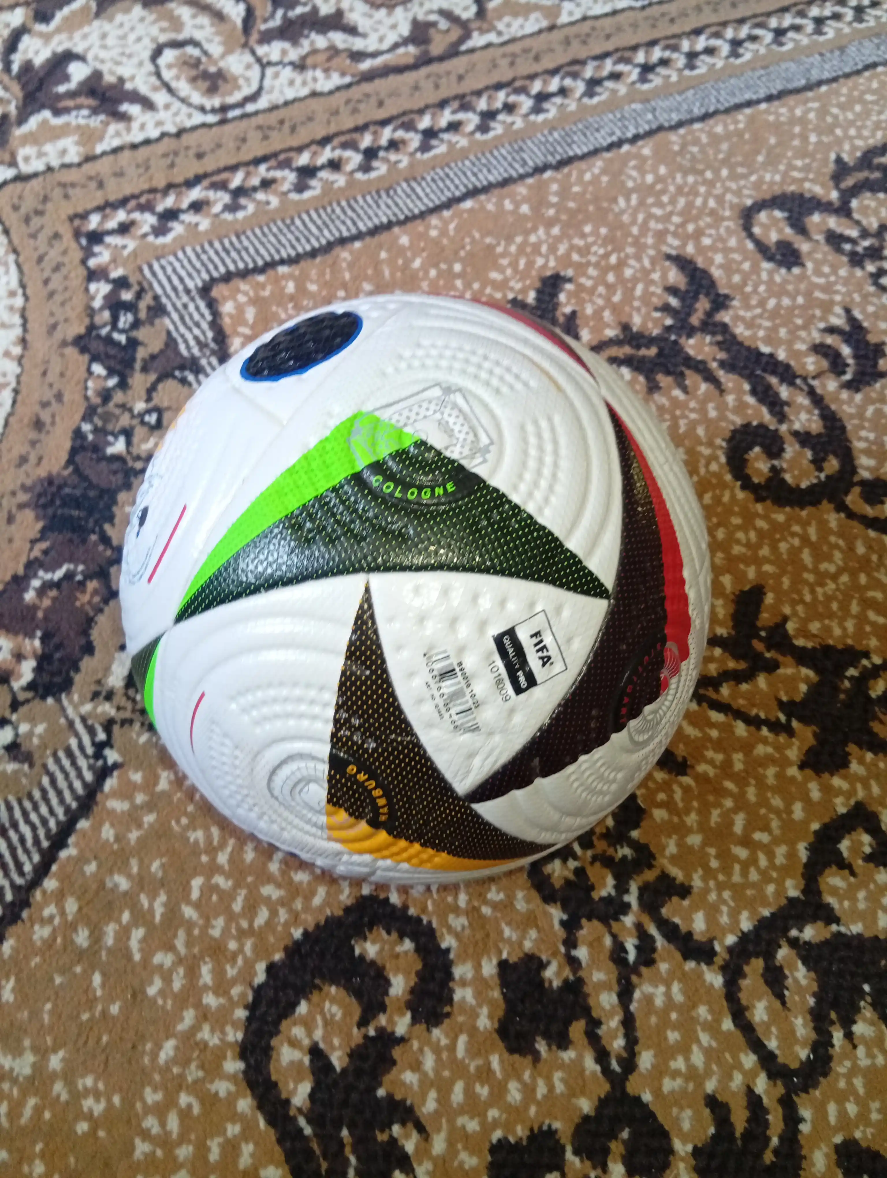 Futbol to'pi 5 Evropa chempionati 2024