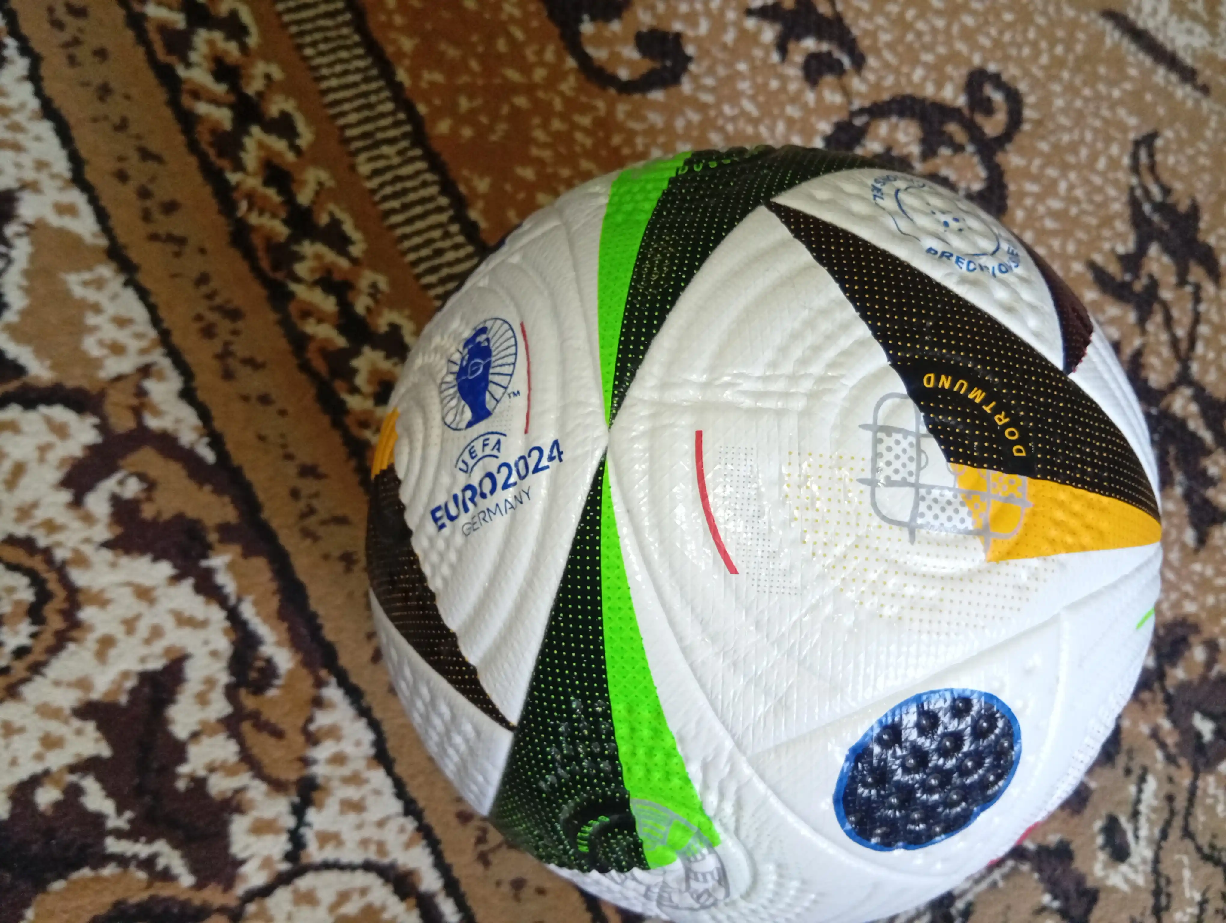 Futbol to'pi 5 Evropa chempionati 2024