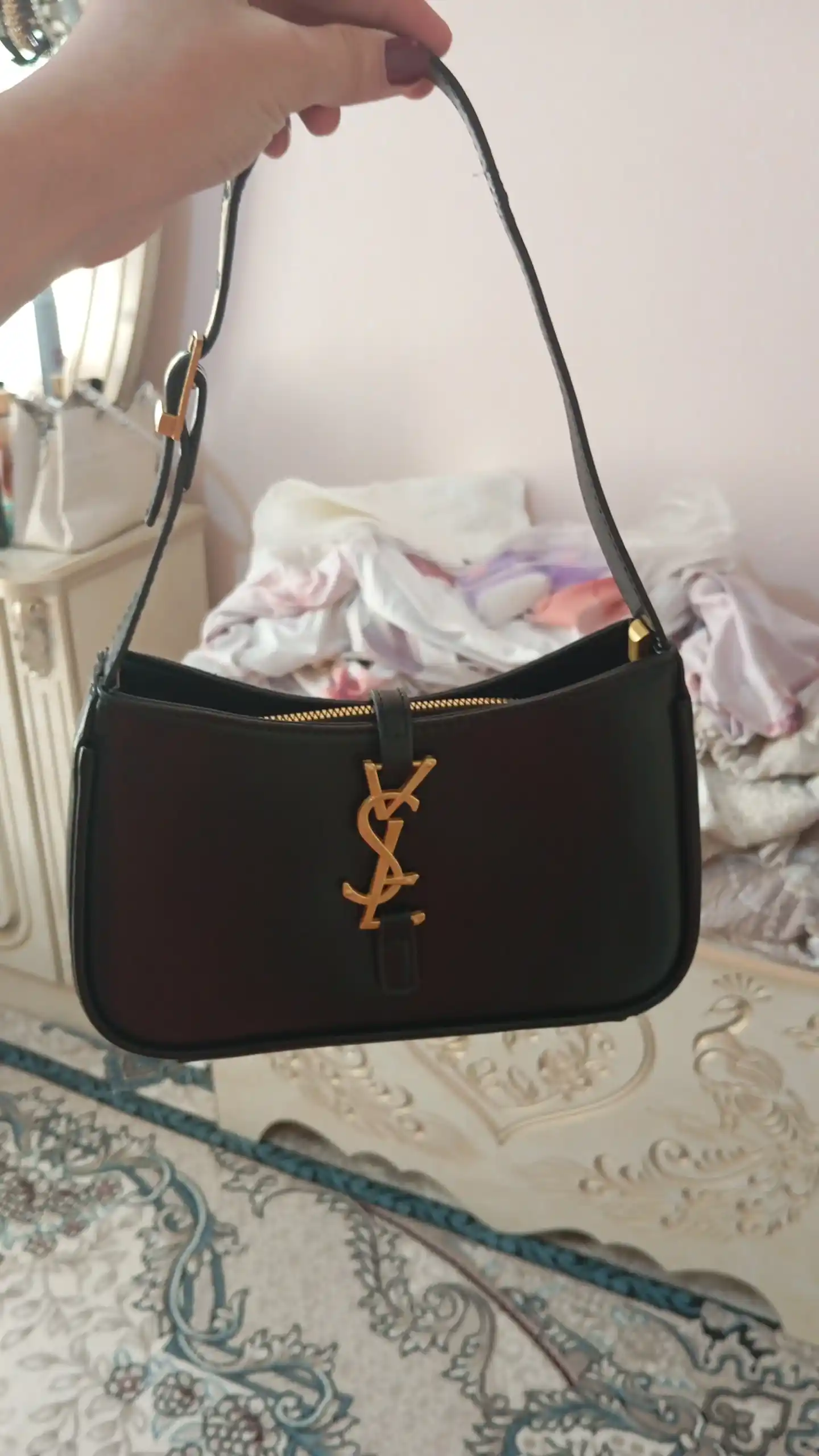 Ayollar sumkasi YSL, yelkama