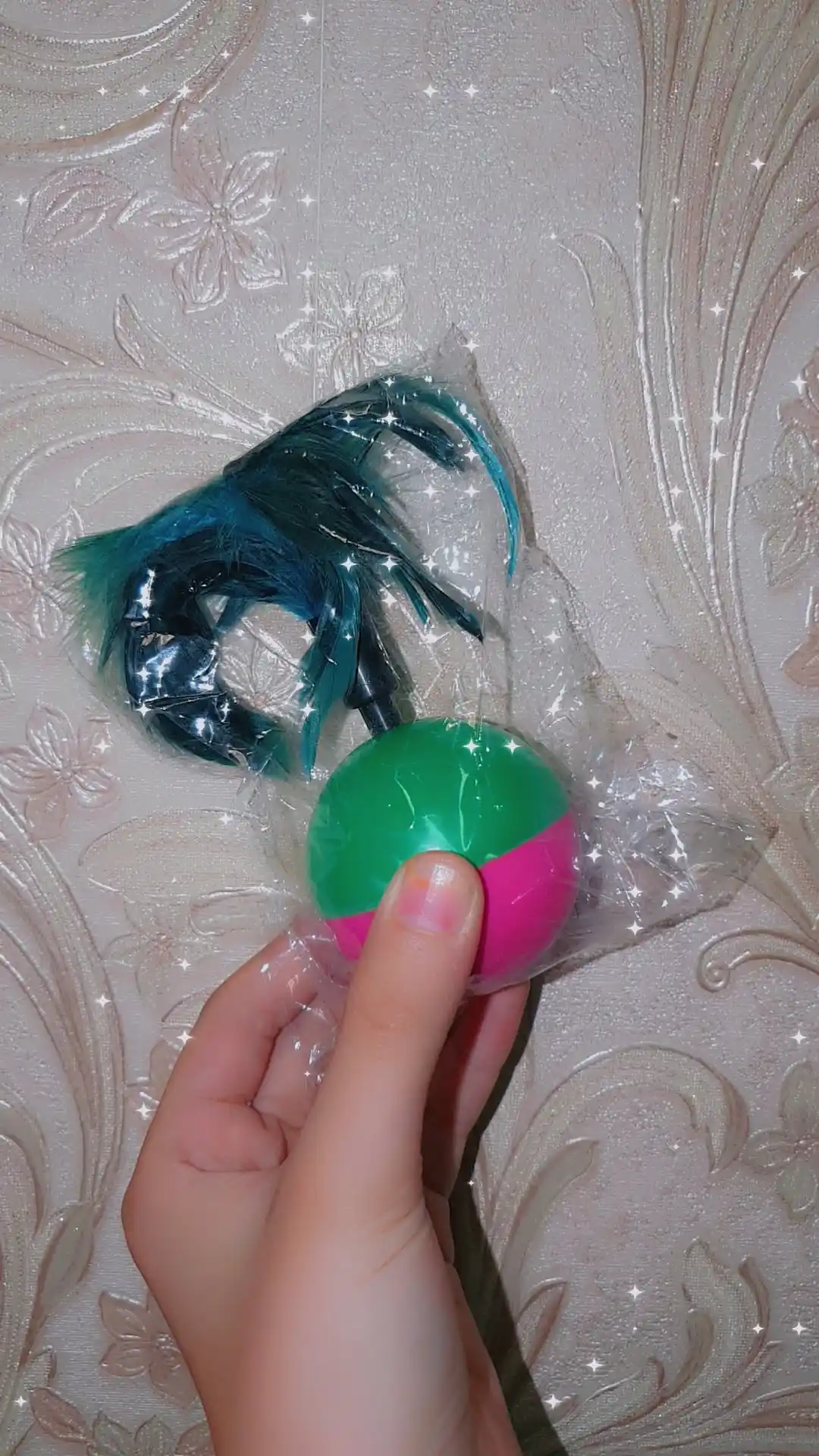 Игрушка для кошек неваляшка, шарики с перьями пластиковая