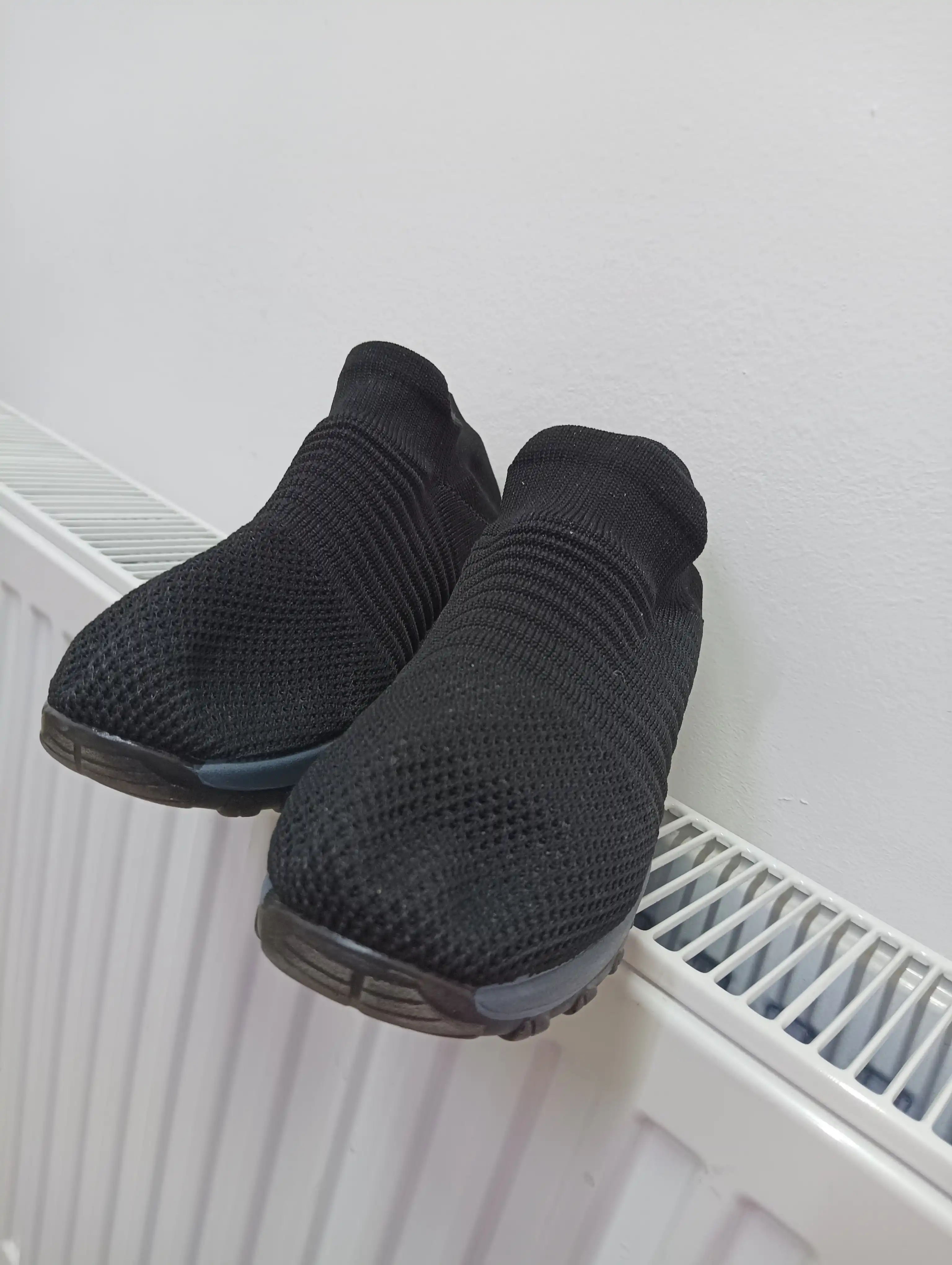 Ayollar uchun ortopedik krossovkalar