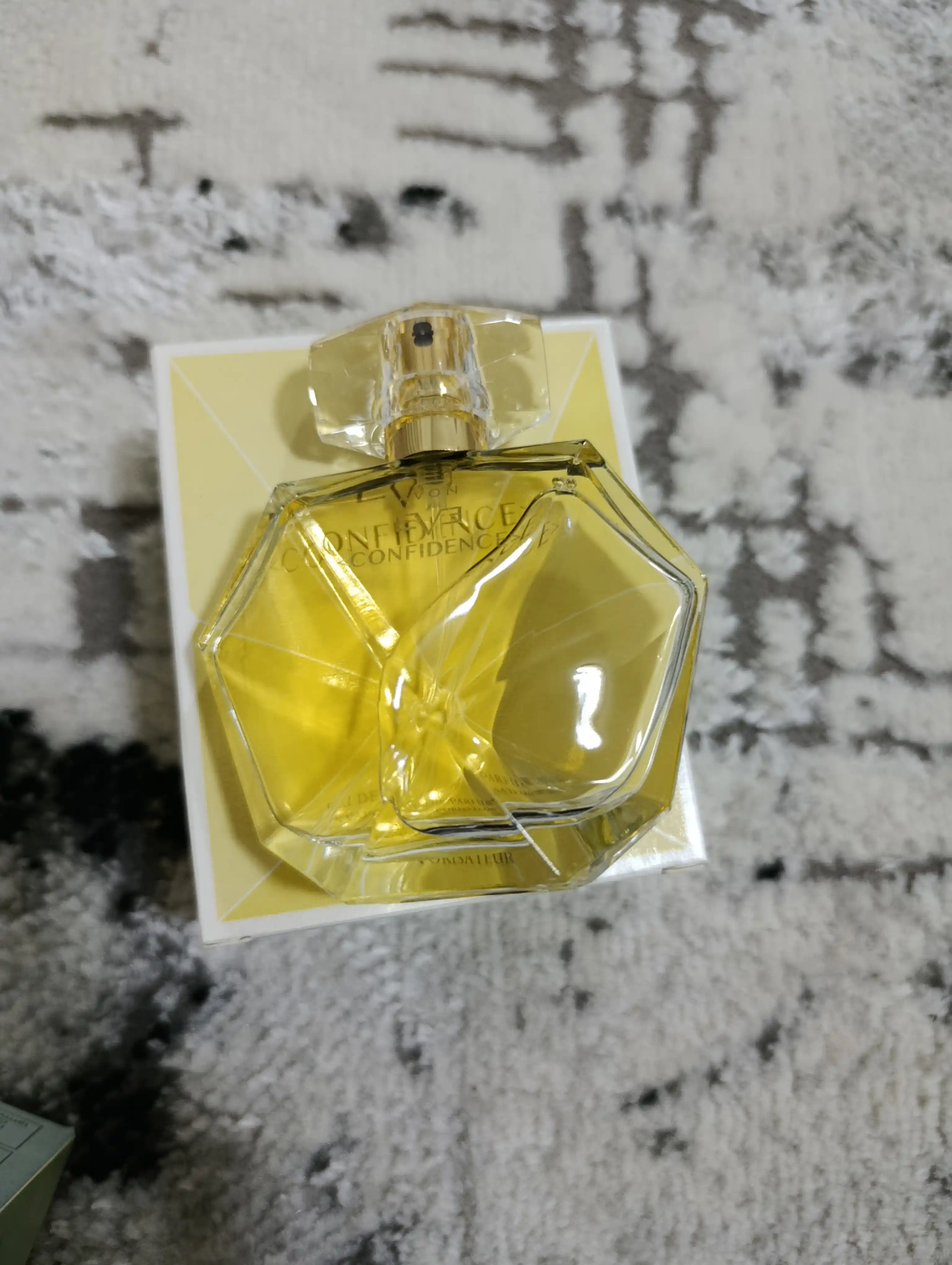 Parfyum suvi Avon, Eve сonfidence, 50 ml