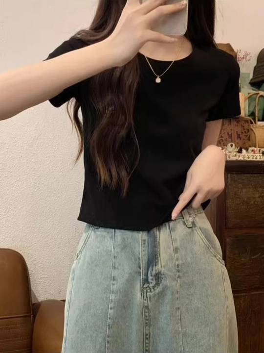 Ayollar uchun futbolka, yozgi uslubda, qisqa yengli