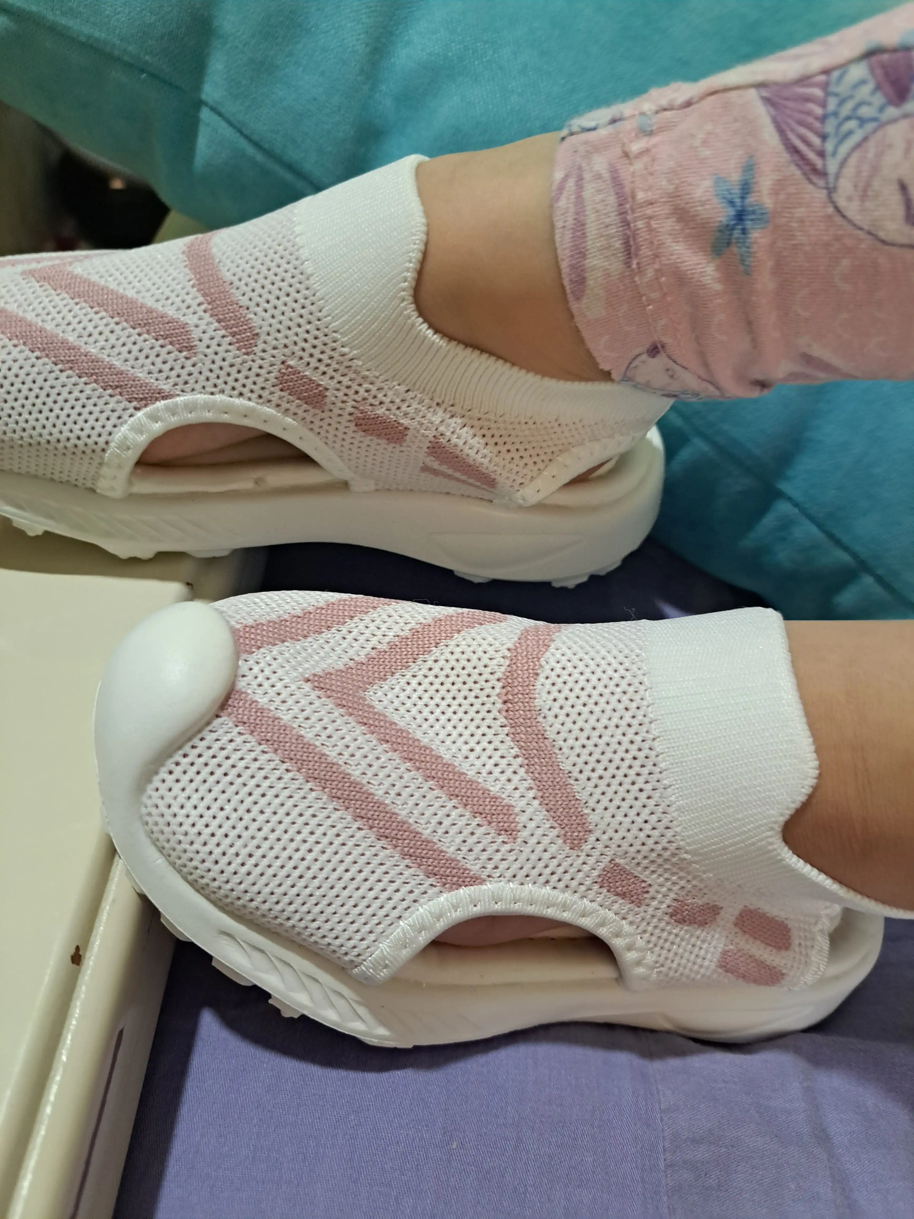 Bolalar uchun yozgi paypoqli trikotaj sandal-krossovkalar, o‘lchamlari 25 - 30