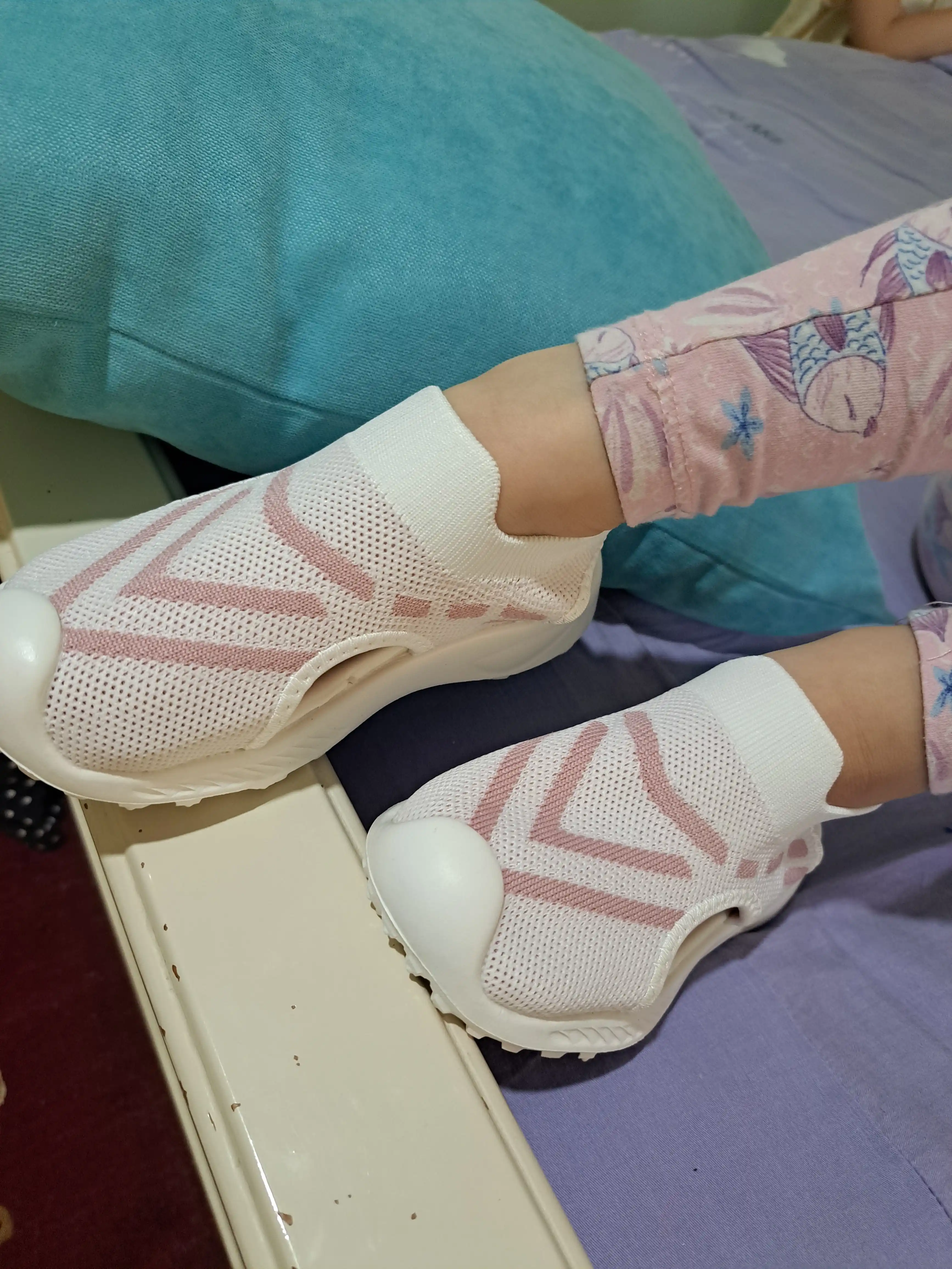 Bolalar uchun yozgi paypoqli trikotaj sandal-krossovkalar, o‘lchamlari 25 - 30