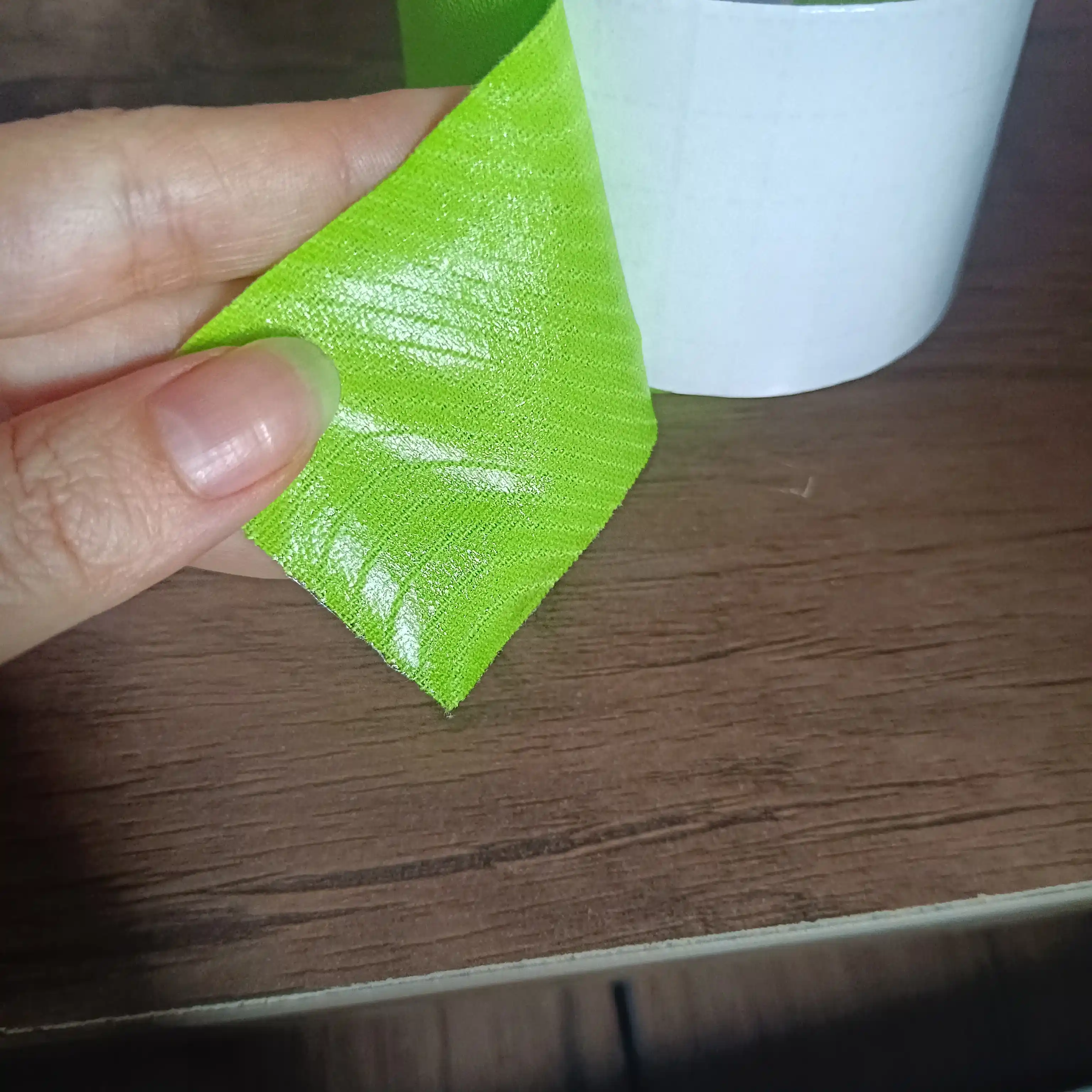 Kinesio lentasi sport o'zi yopishuvchi suv o'tkazmaydigan