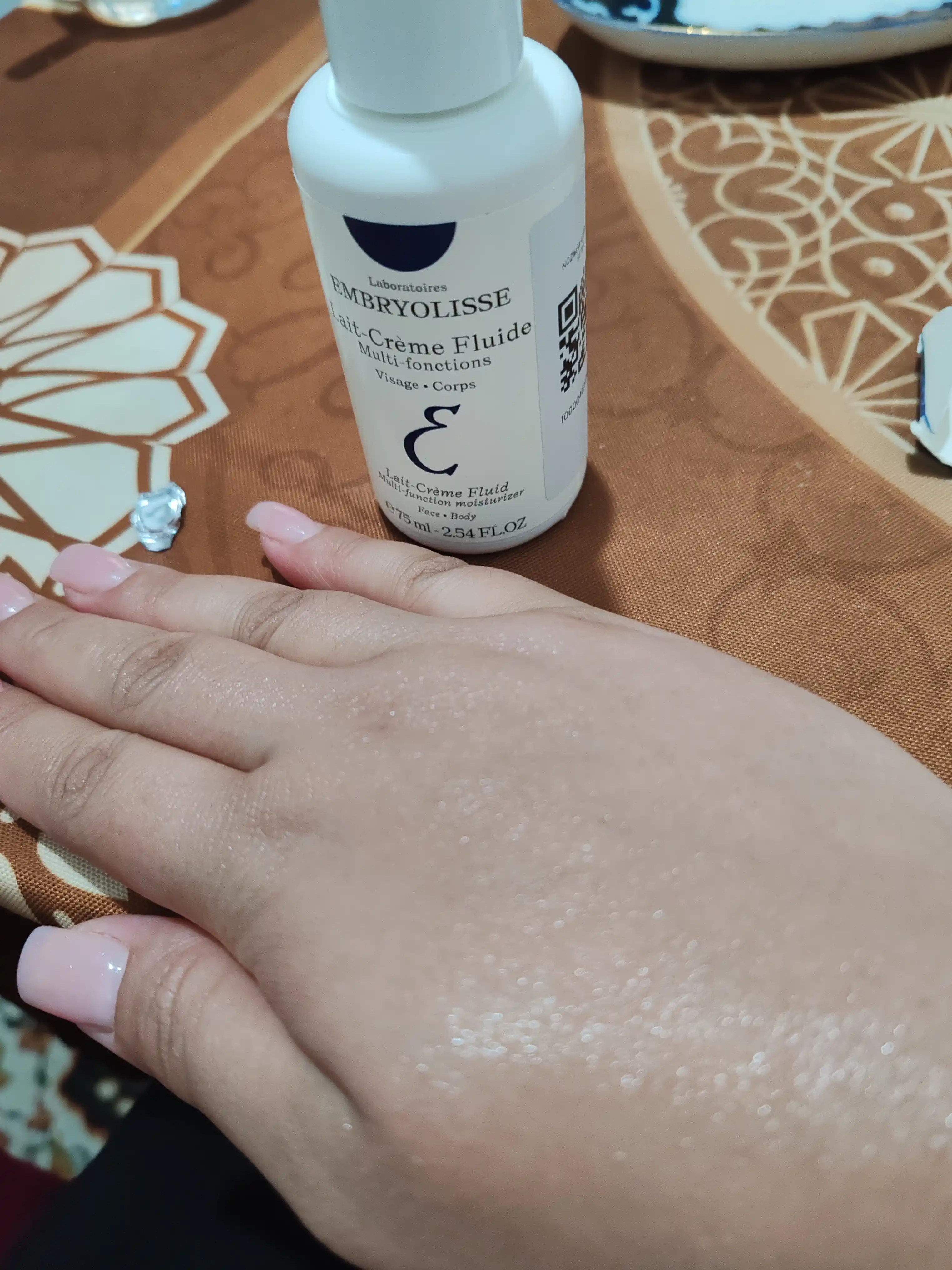 Ko'p funktsiyali oziqlantiruvchi va namlovchi krem Lait-Creme Fluide