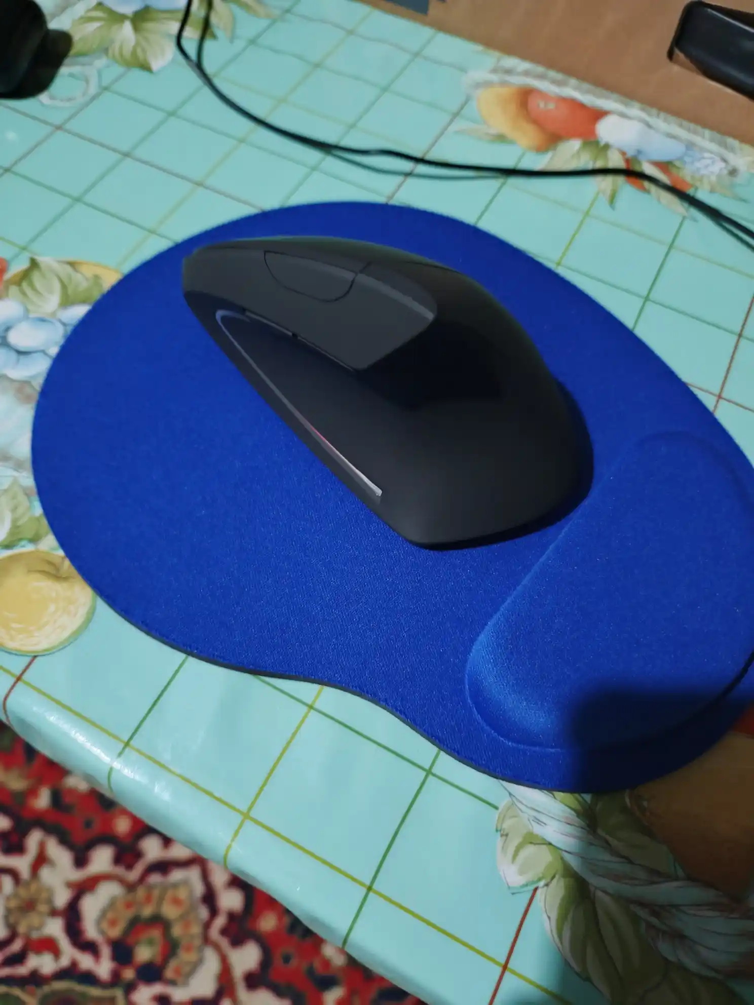 Vertikal ergonomik sichqoncha, kompyuter va noutbuk uchun, 5 tugma, oʻng qoʻl uchun