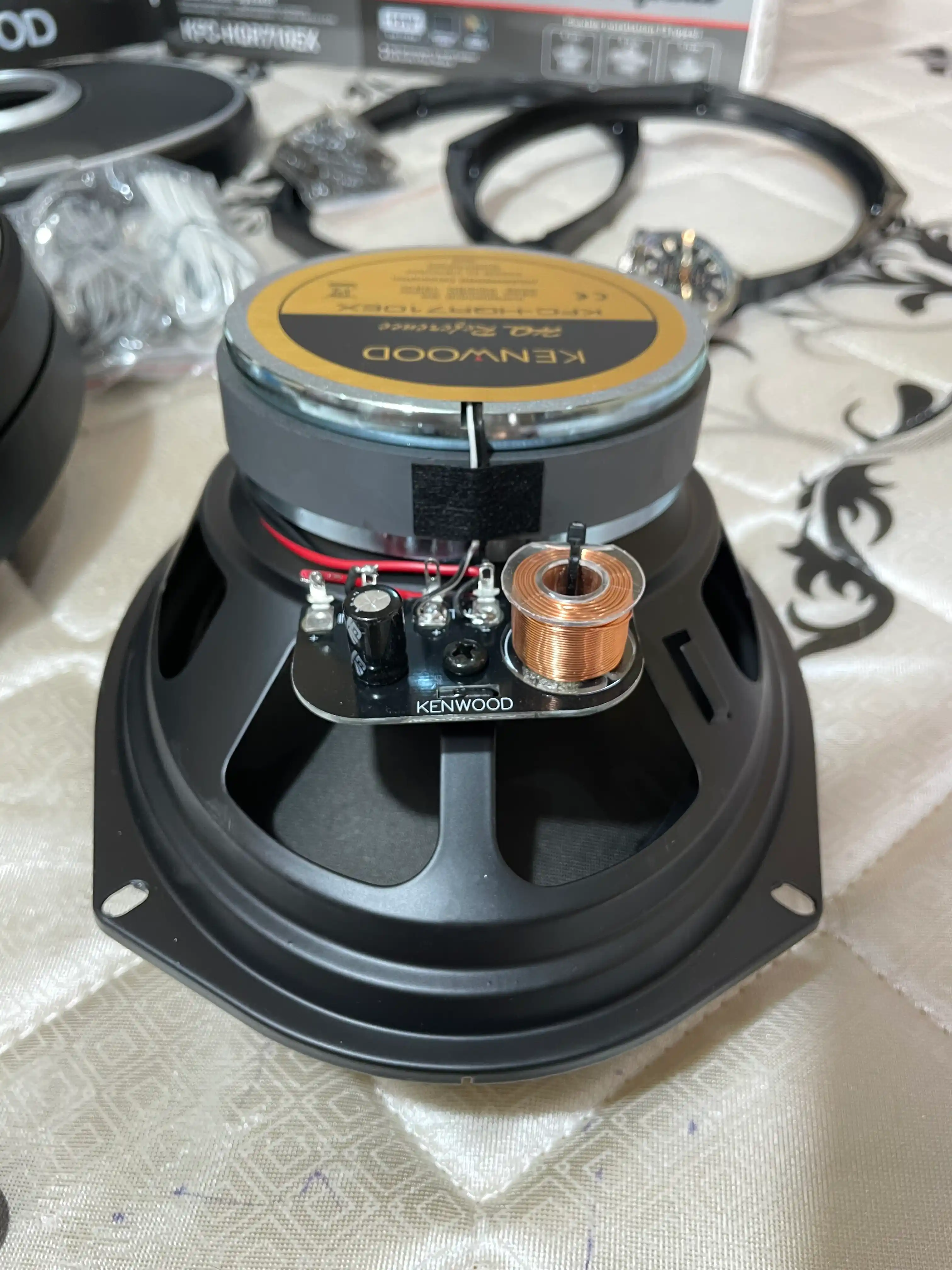 Колонка Kenwood legenda Botex 700wat 2 шт, очень чистый звук тяжелый вес стоит своих денег