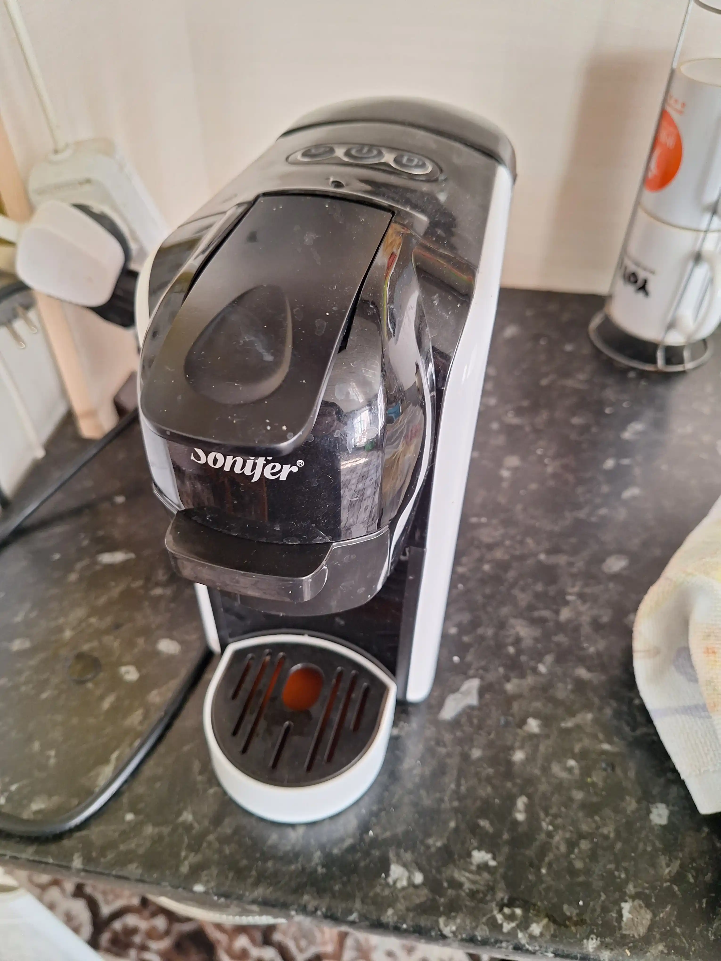 Qahva mashinasi SONIFER SF-3539 3 tasi1 da, kapsula va maydalangan, Nespresso, Dolce Gusto