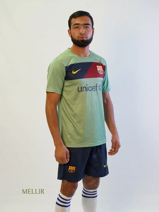 Barselona retro futbol formasi