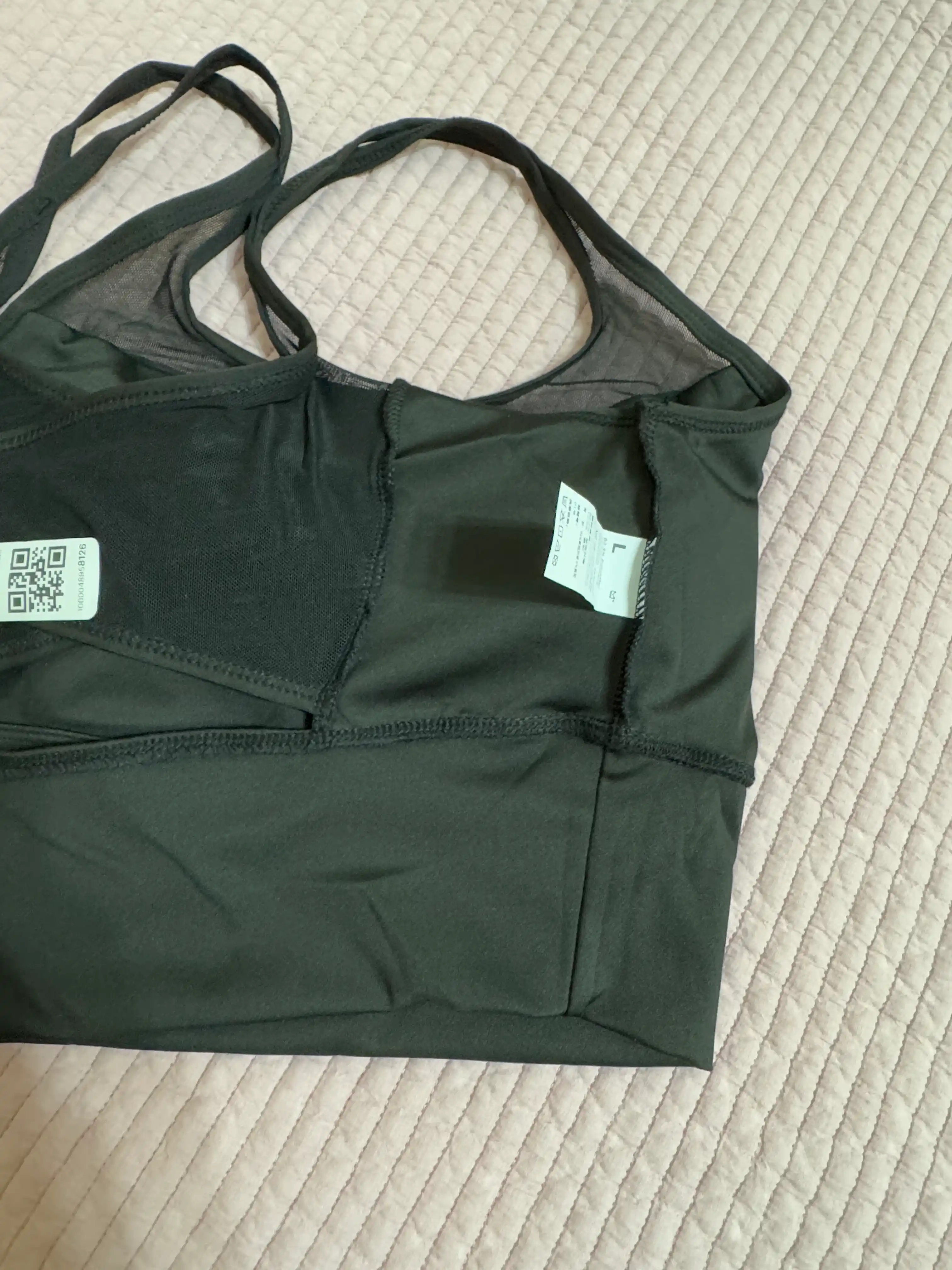 Ayollar sport topi Kioko. Olinadigan chashkali sport to'pi. Ayollar spor kiyimi