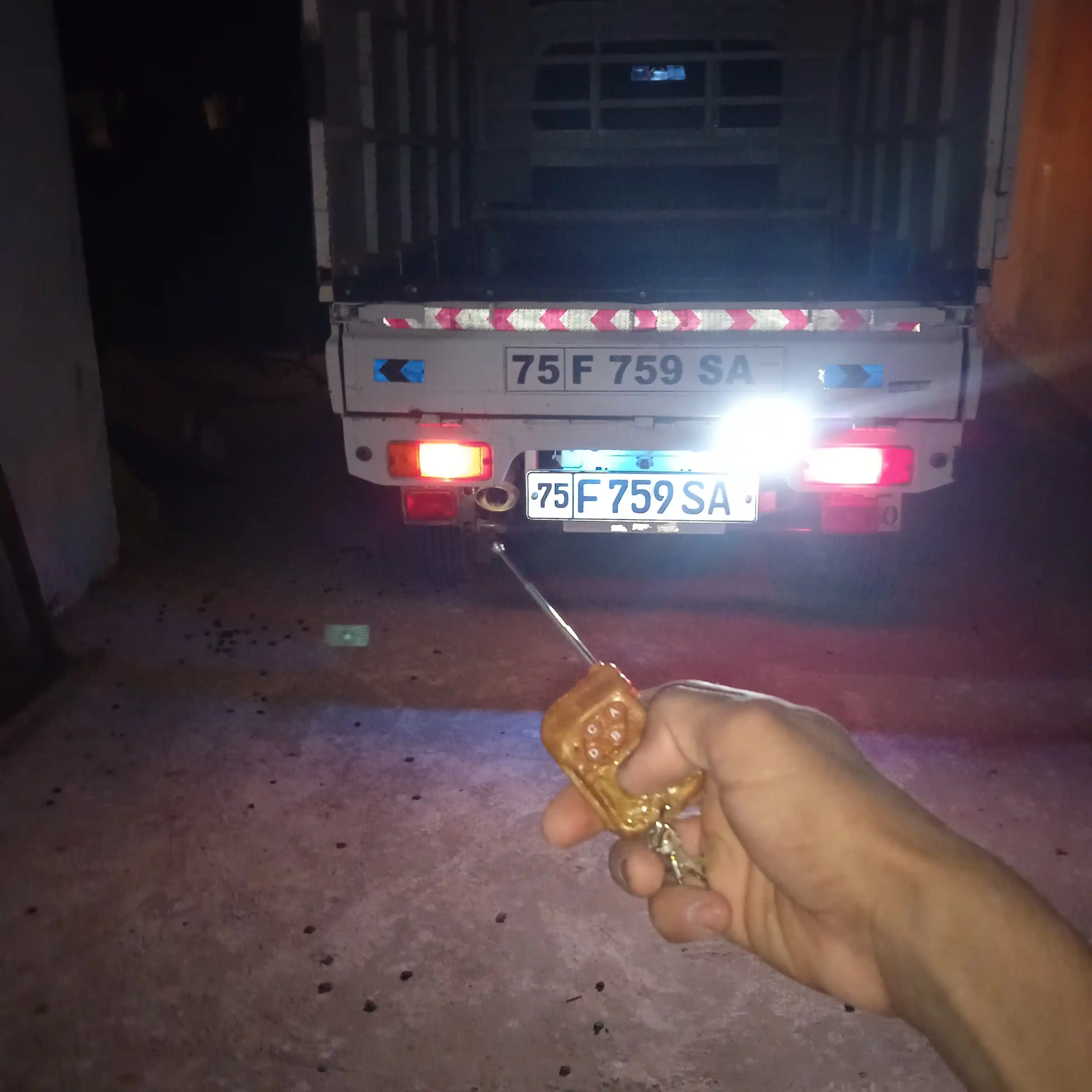 Qo'shimcha LED faralarni boshqarish bloki, stroboskop, simsiz masofadan boshqaruv pulti