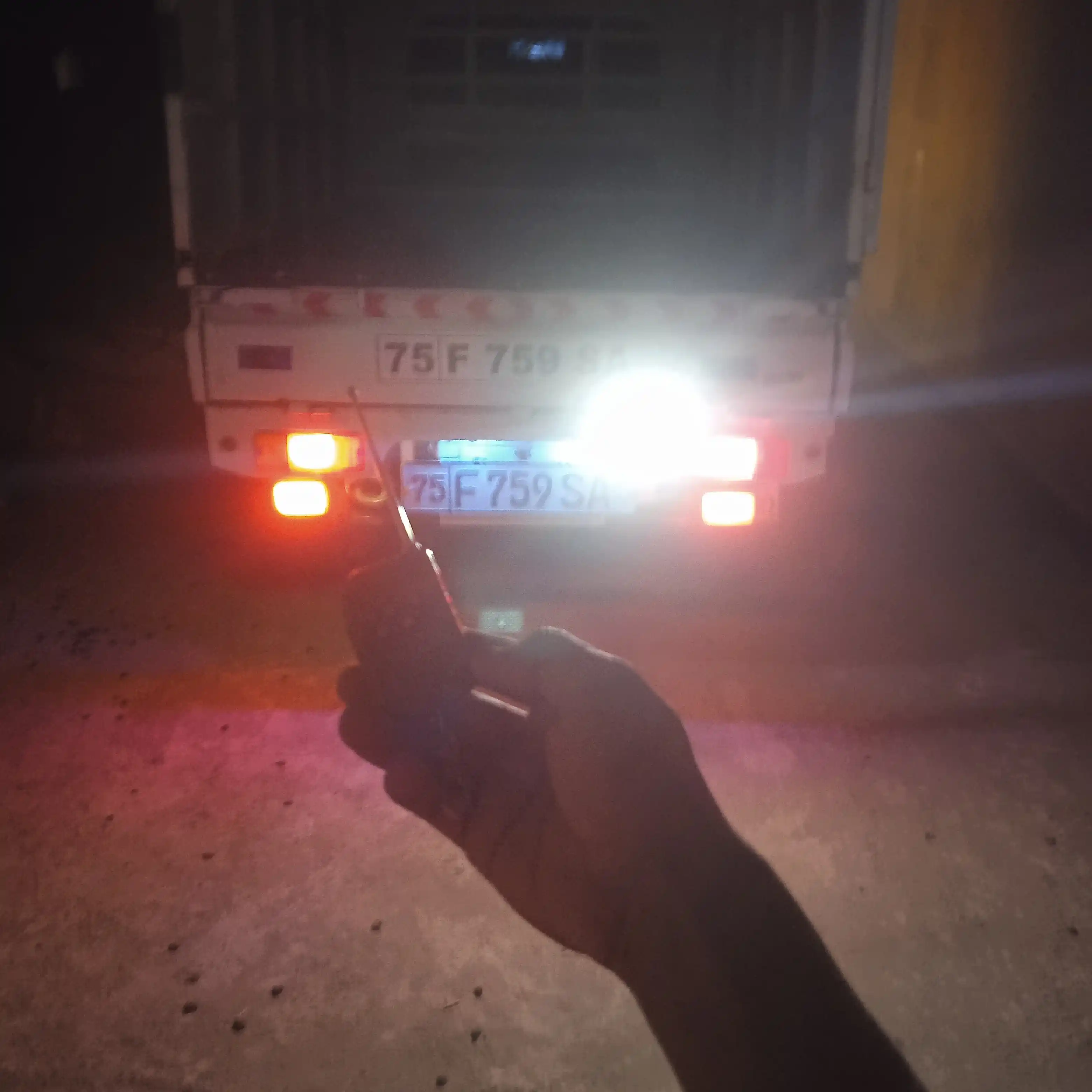 Qo'shimcha LED faralarni boshqarish bloki, stroboskop, simsiz masofadan boshqaruv pulti