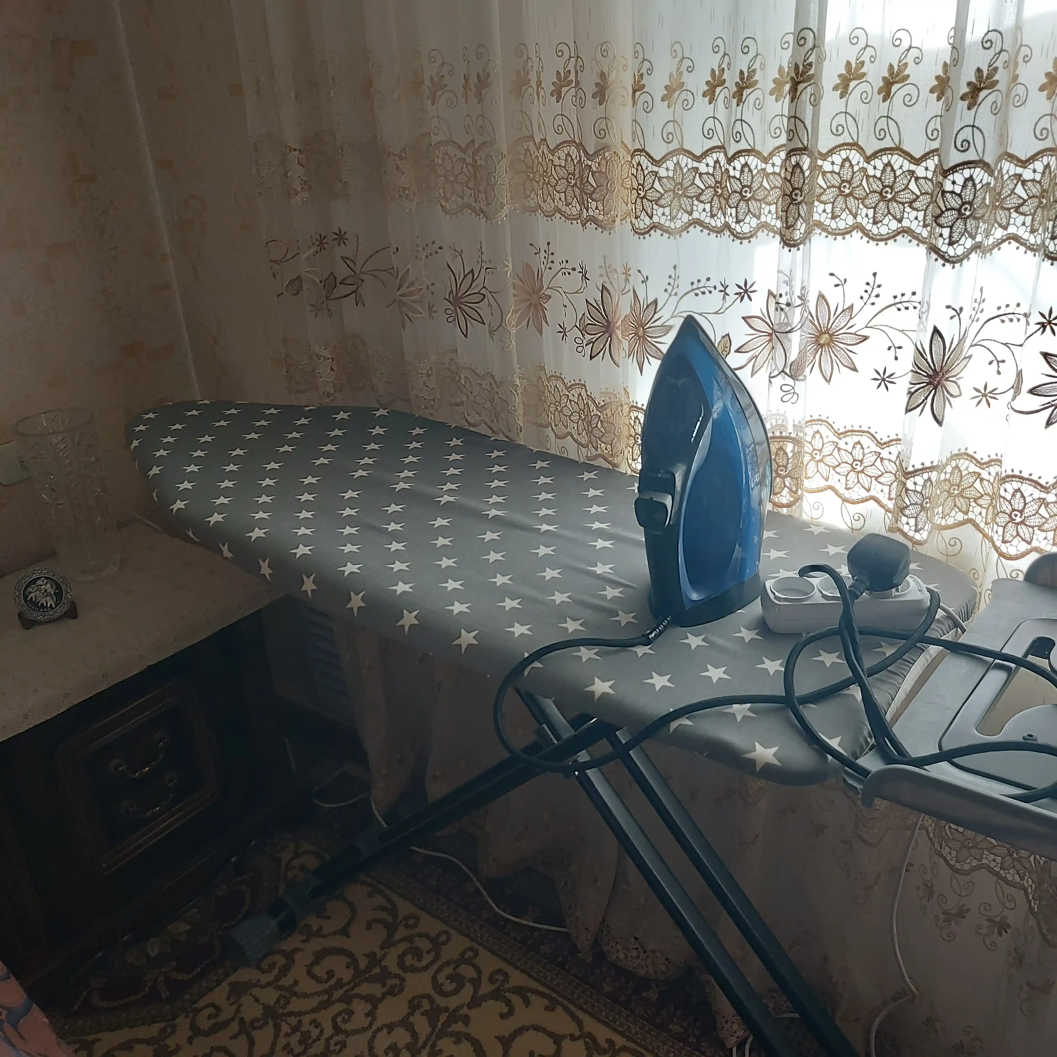 Гладильная доска с подставкой для больших утюгов, антипригарным чехлом Perilla Irina