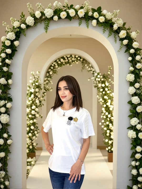 Футболка кофта женская, украшенная стразами - 