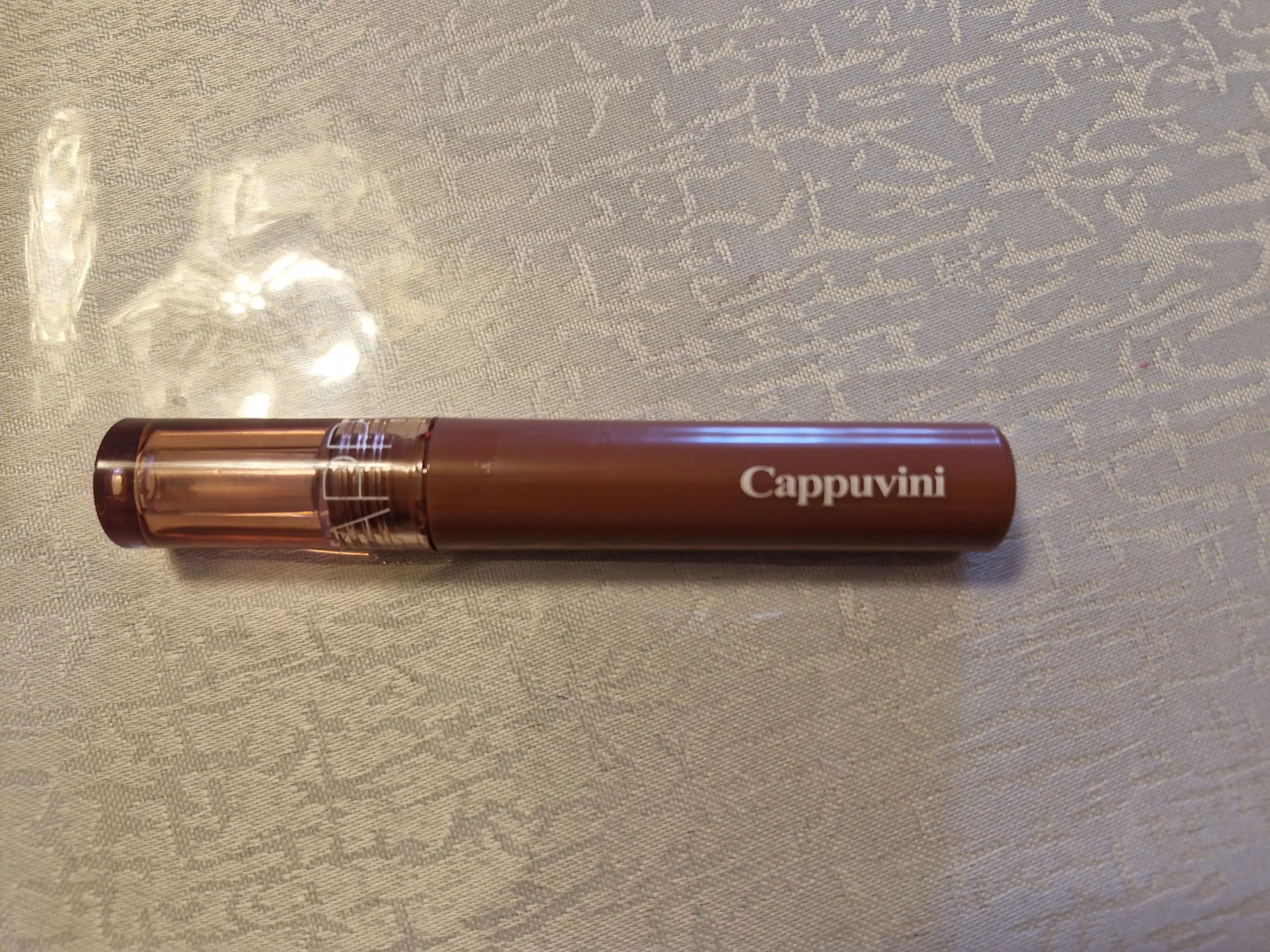Lablar uchun blesk-lab bo'yog'i "Cappuvini", effektli