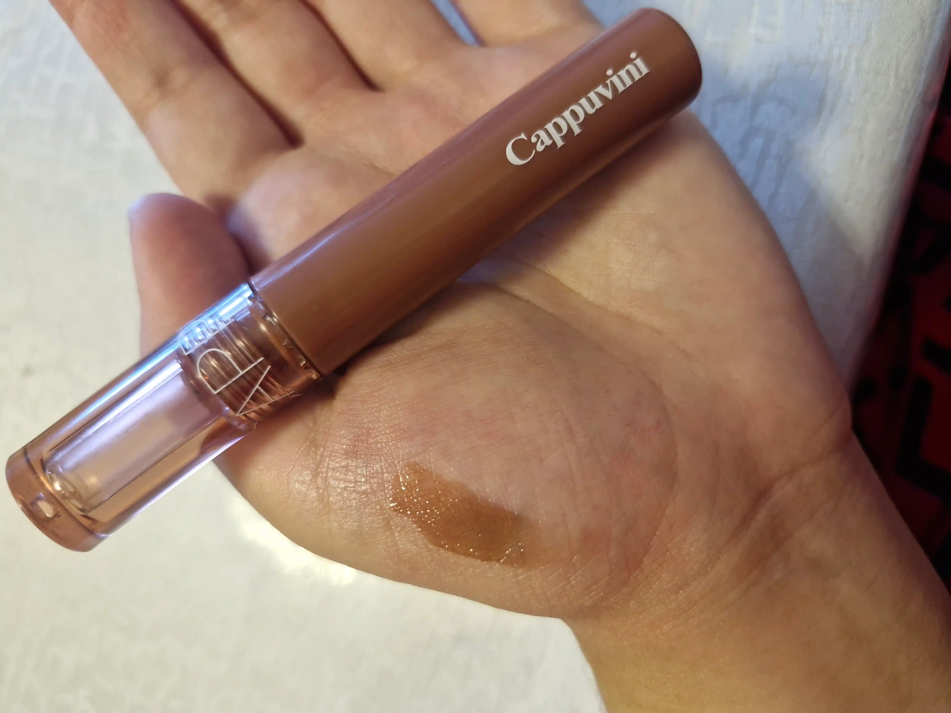 Lablar uchun blesk-lab bo'yog'i "Cappuvini", effektli