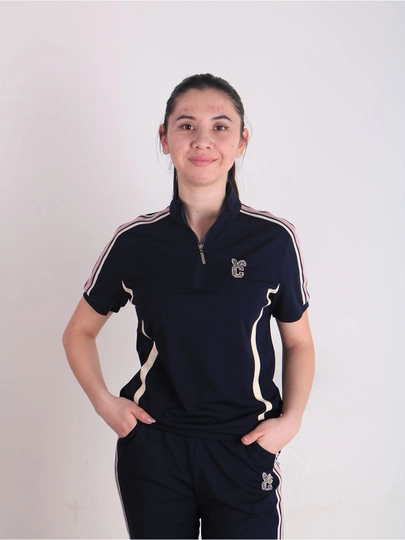 Azaly dan qizlar va ayollar uchun kiyim to'plami