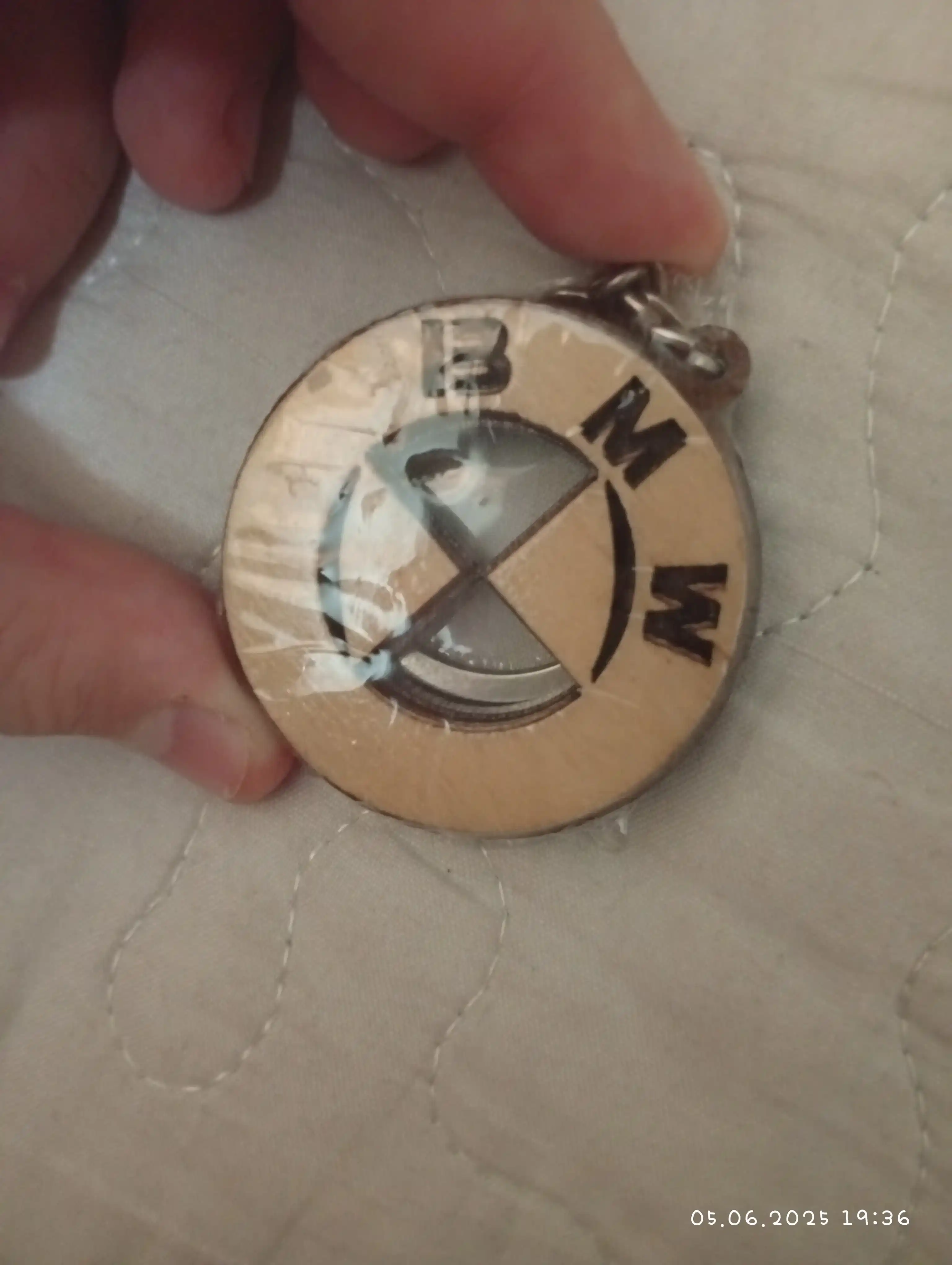 Kalitlar uchun yog'ochli brelok BMW, diameter 42 mm