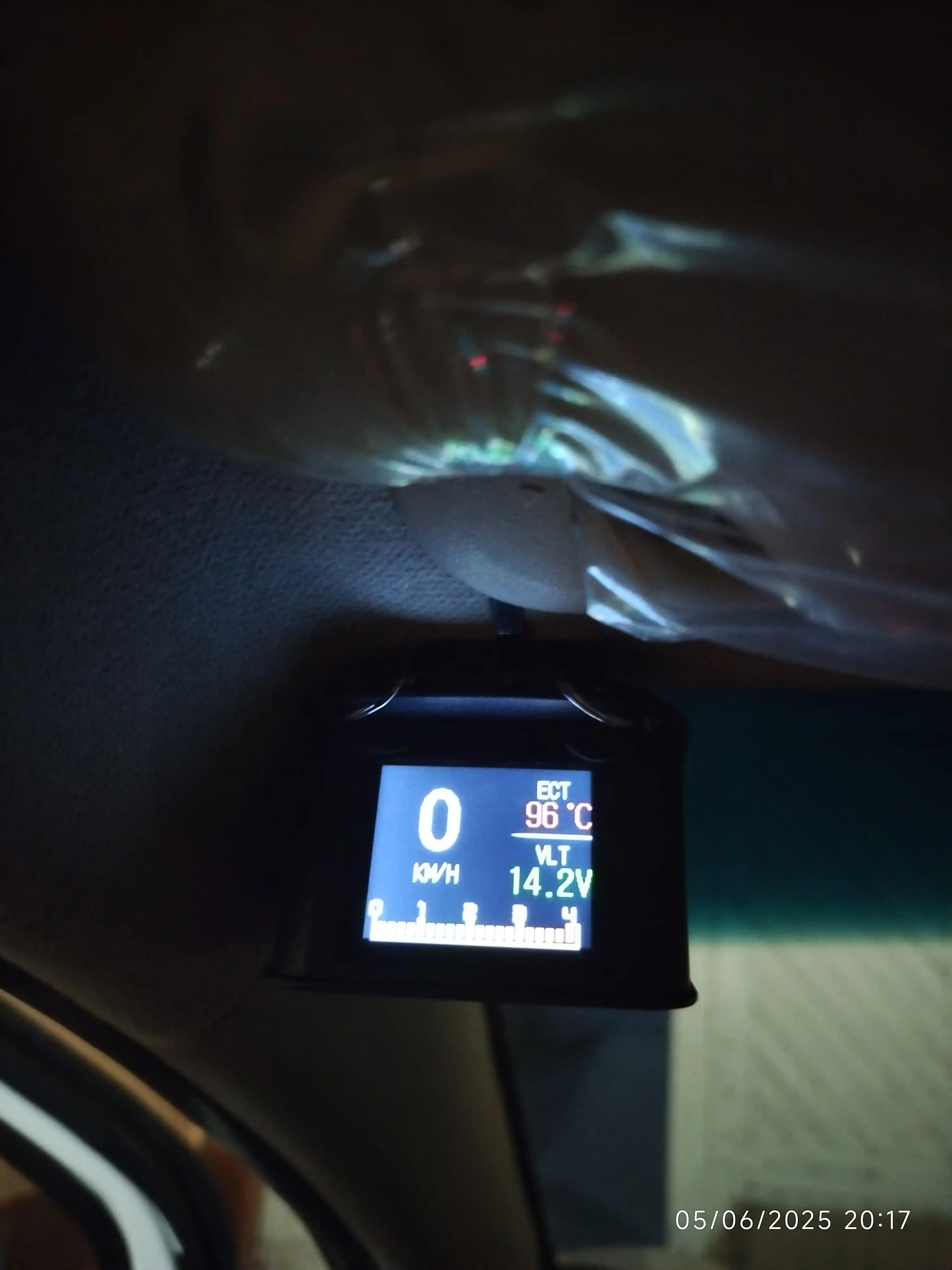 Universal OBD2 skaneri P10 ekranli, tezlik o'lchagich, harorat o'lchagich, bort kompyuteri