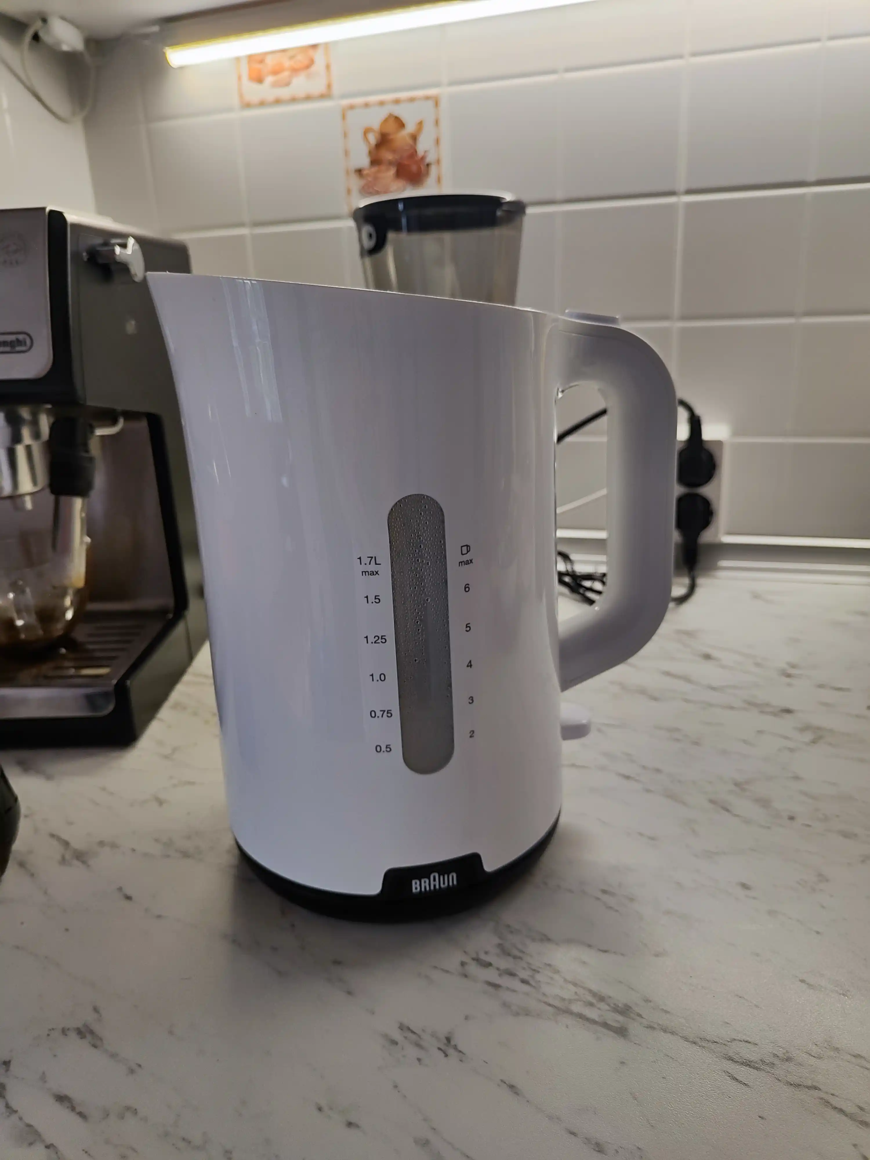 Braun WK1100 elektr choynagi, 1,7 litrli, 2200 Vt quvvatli, filtrli, avtomatik o‘chadigan