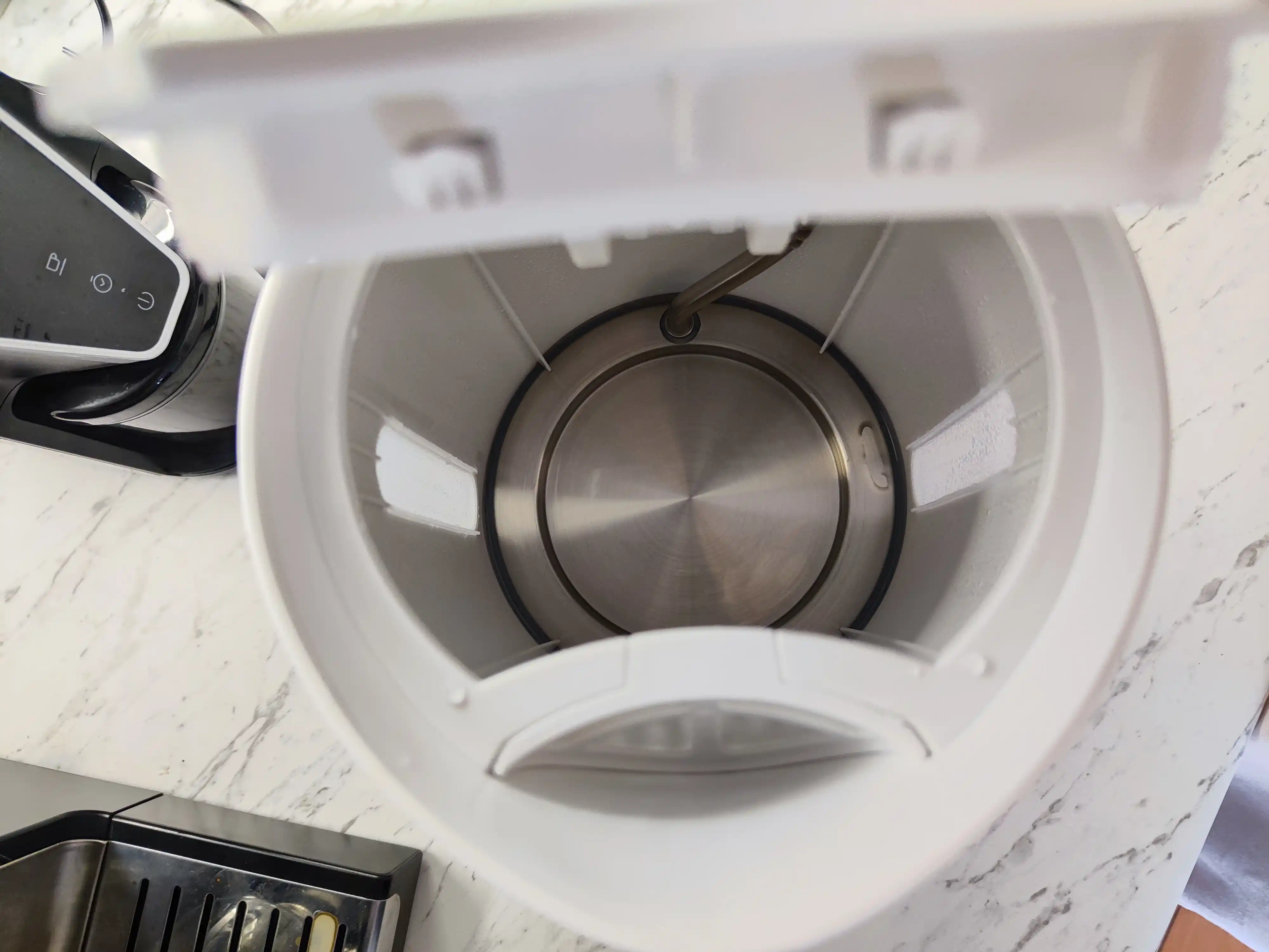 Braun WK1100 elektr choynagi, 1,7 litrli, 2200 Vt quvvatli, filtrli, avtomatik o‘chadigan